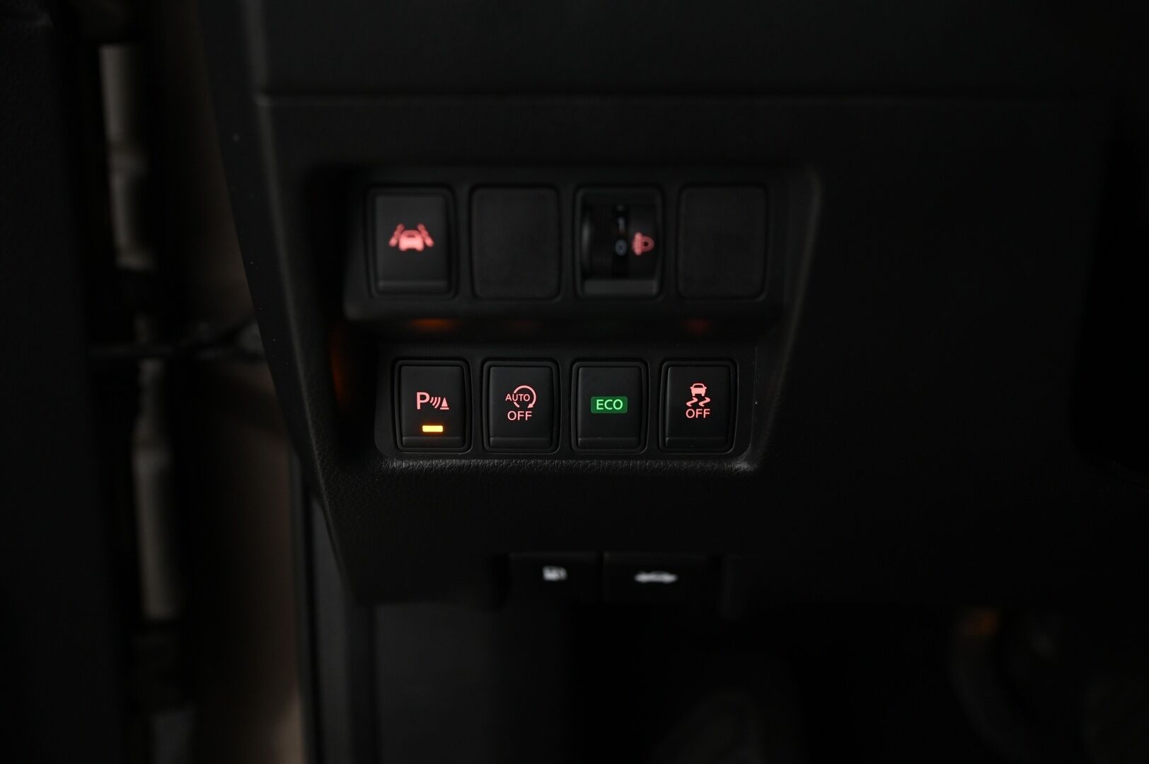 Nissan Qashqai 2016 DIG-T 115 N-Connecta 2WD Xtronic E6 *Suomi-Auto / 360-Kamera / Navi / Koukku / Lohko + pistoke / Tutkat* - *Juuri saapunut! / Sisätilalämmitin / Vakkari / Liikennemerkkien tunnistus / Kessy / 2X Renkaat* - HULLU BLACKWEEK KORKOTARJOUS 2,49%