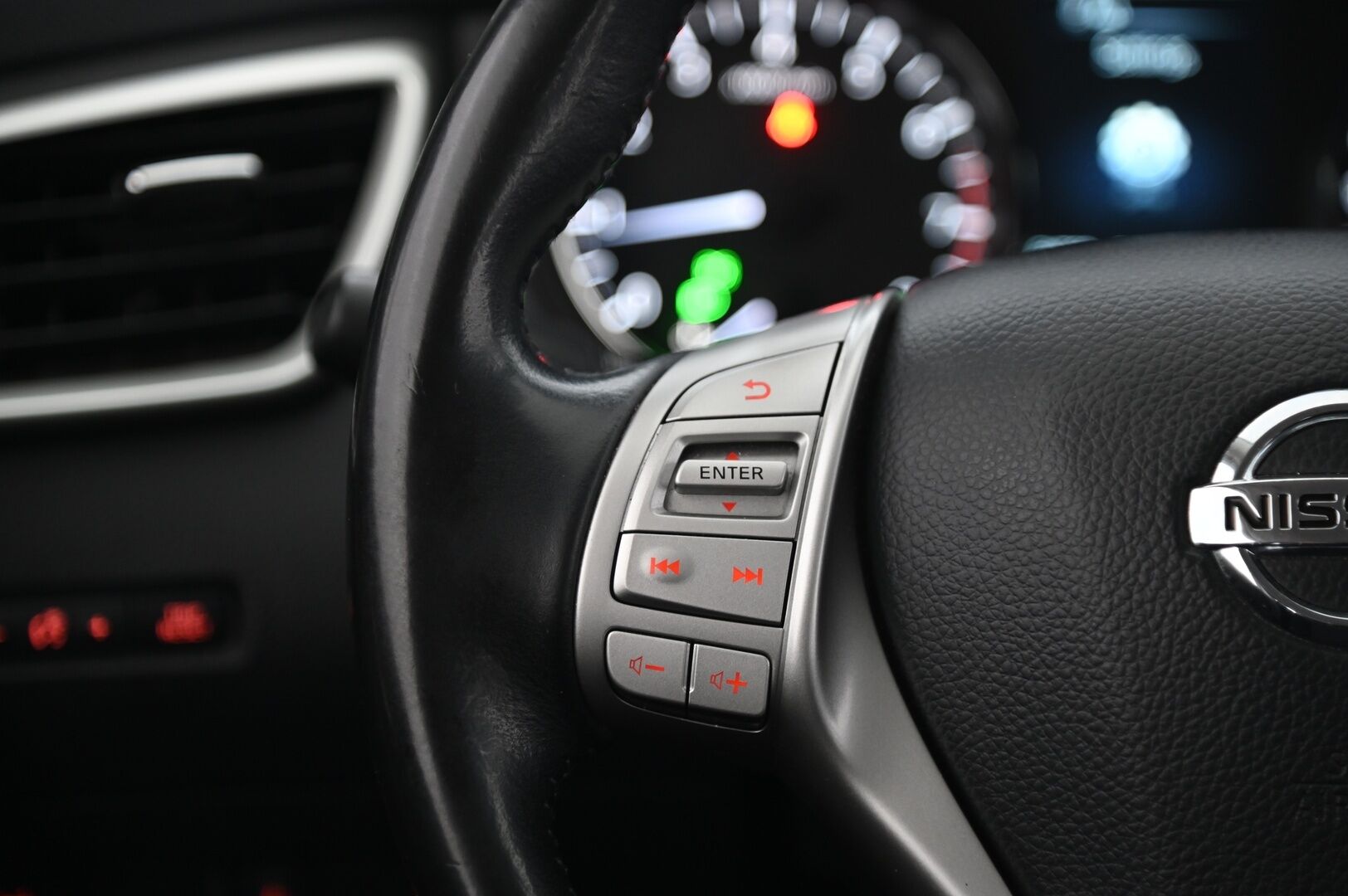 Nissan Qashqai 2016 DIG-T 115 N-Connecta 2WD Xtronic E6 *Suomi-Auto / 360-Kamera / Navi / Koukku / Lohko + pistoke / Tutkat* - *Juuri saapunut! / Sisätilalämmitin / Vakkari / Liikennemerkkien tunnistus / Kessy / 2X Renkaat* - HULLU BLACKWEEK KORKOTARJOUS 2,49%