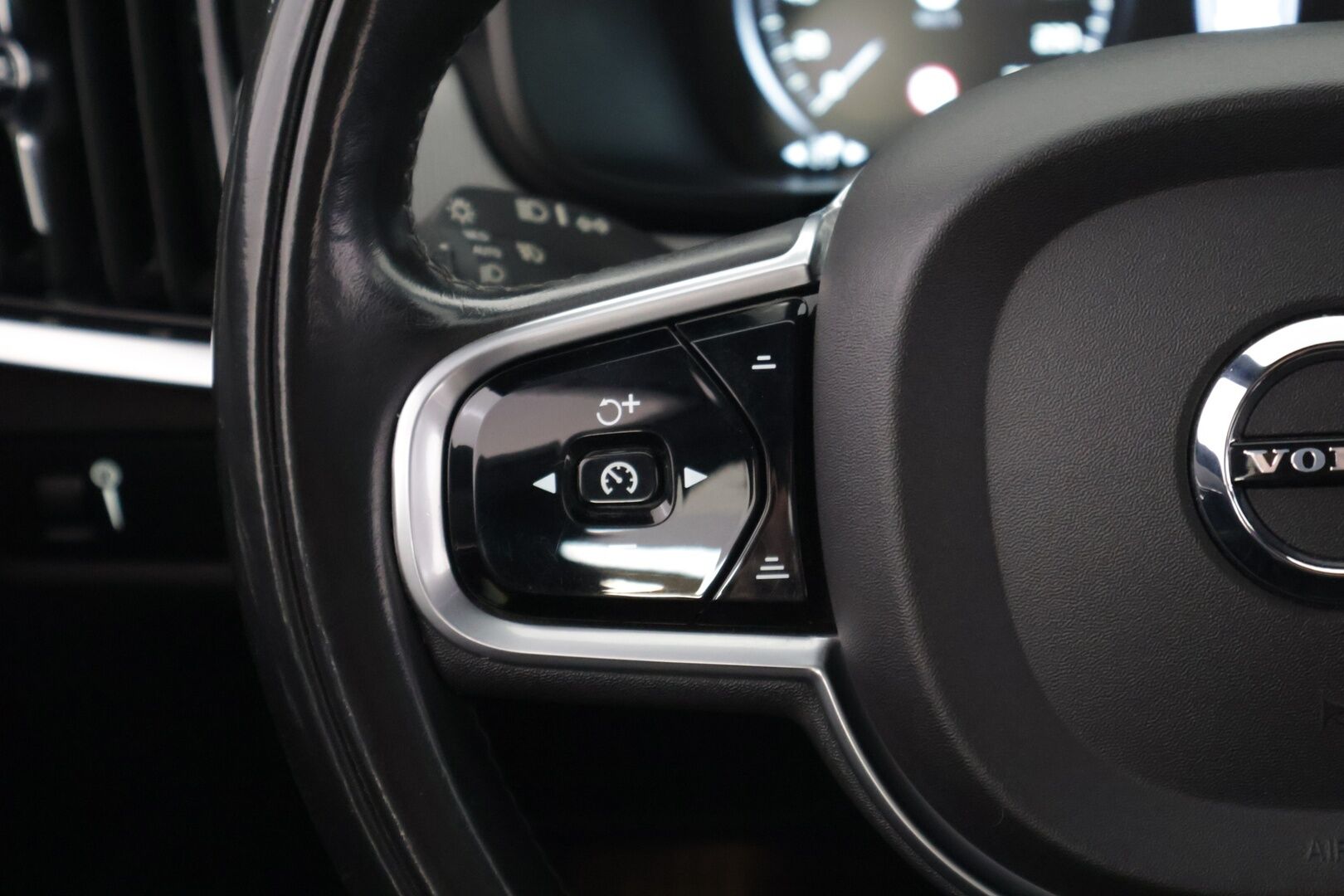 Volvo V90 2016 D5 AWD Business Inscription aut - * Polestar ohjelmoitu / B&W / AIR LIFT / HUD / 360° / Panoraama / BLIS / Muistipenkit *