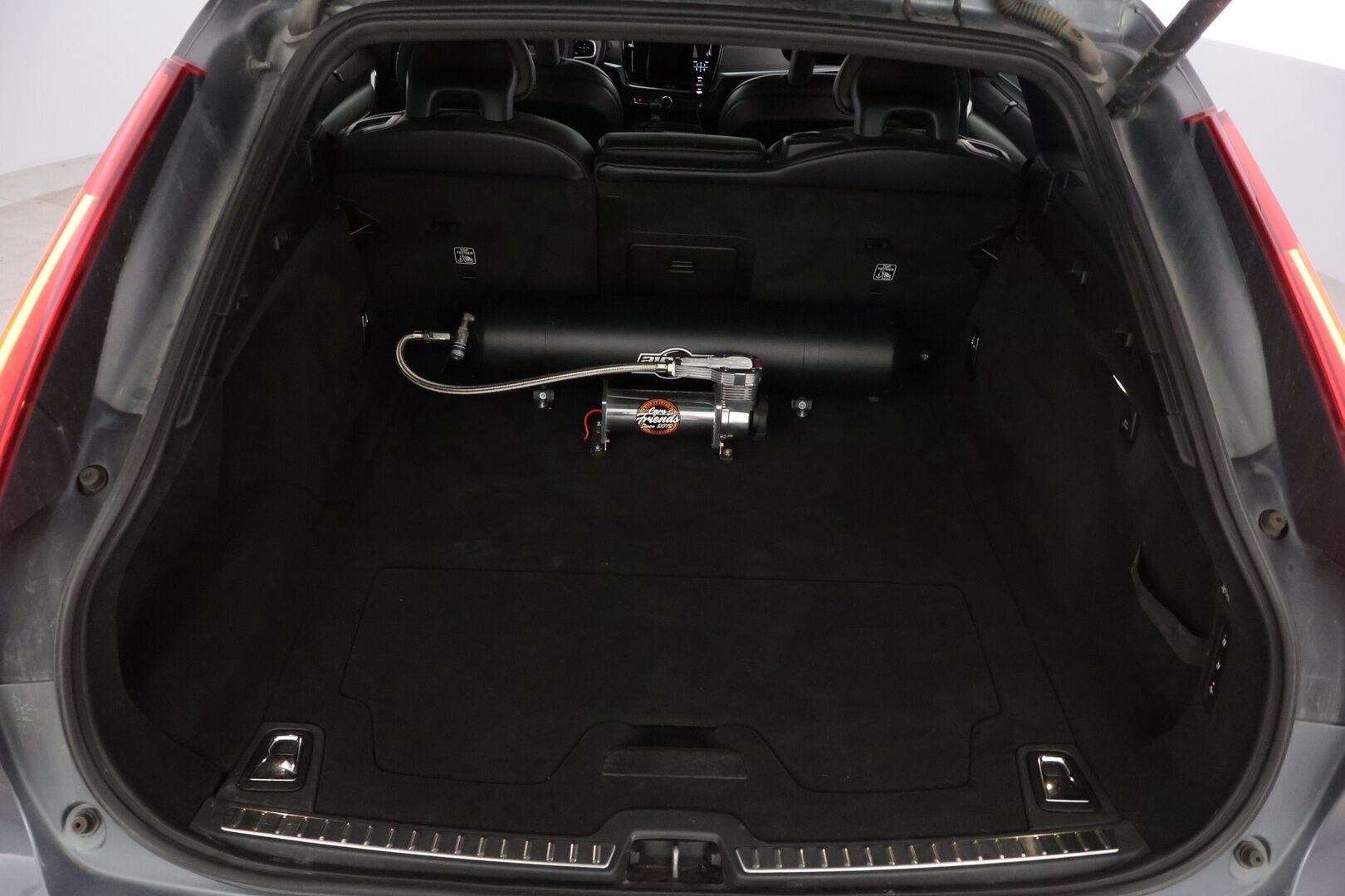 Volvo V90 2016 D5 AWD Business Inscription aut - * Polestar ohjelmoitu / B&W / AIR LIFT / HUD / 360° / Panoraama / BLIS / Muistipenkit *
