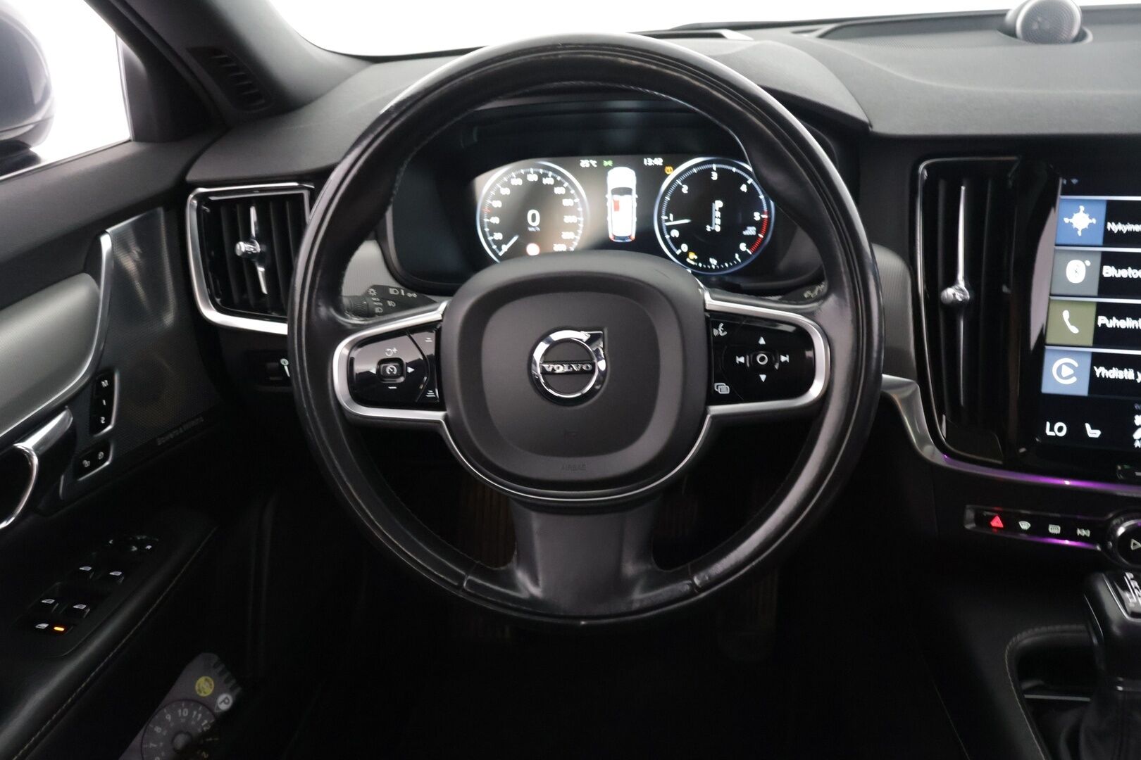 Volvo V90 2016 D5 AWD Business Inscription aut - * Polestar ohjelmoitu / B&W / AIR LIFT / HUD / 360° / Panoraama / BLIS / Muistipenkit *