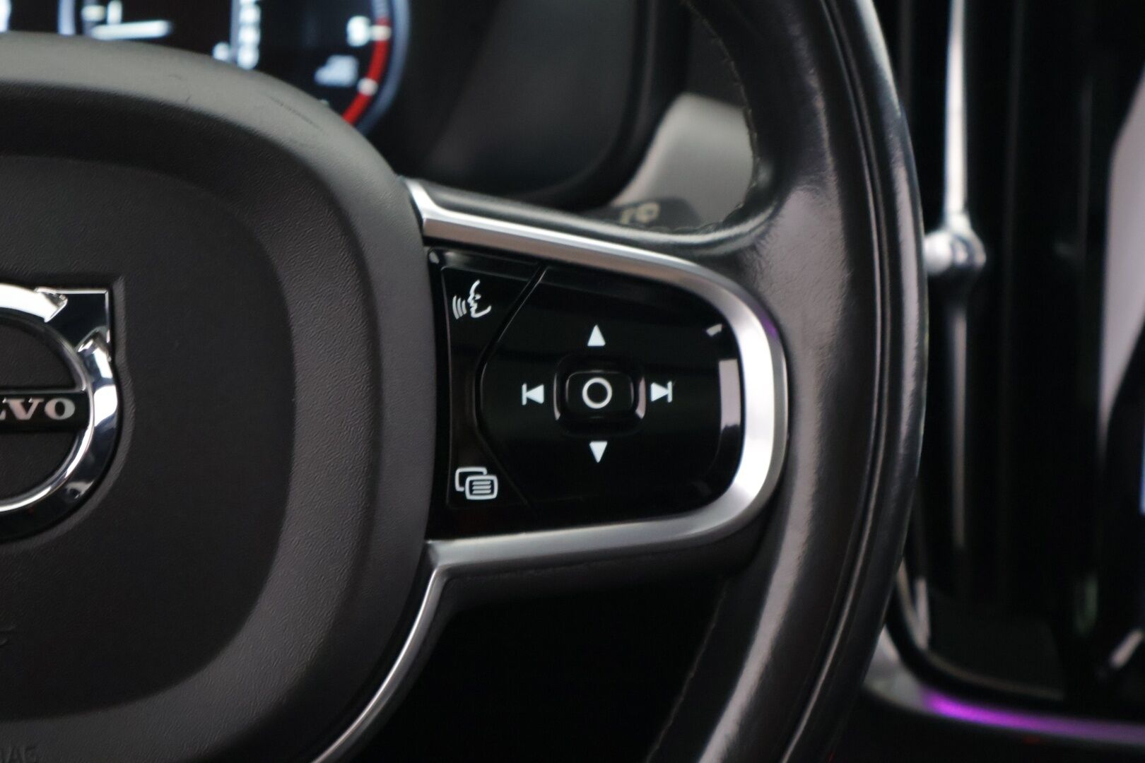 Volvo V90 2016 D5 AWD Business Inscription aut - * Polestar ohjelmoitu / B&W / AIR LIFT / HUD / 360° / Panoraama / BLIS / Muistipenkit *