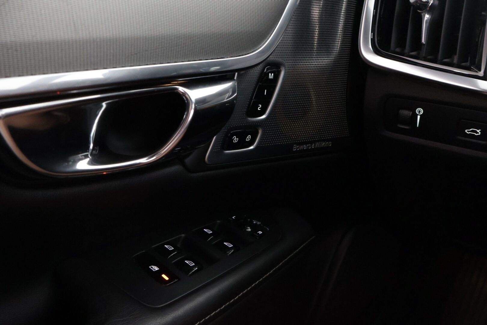Volvo V90 2016 D5 AWD Business Inscription aut - * Polestar ohjelmoitu / B&W / AIR LIFT / HUD / 360° / Panoraama / BLIS / Muistipenkit *