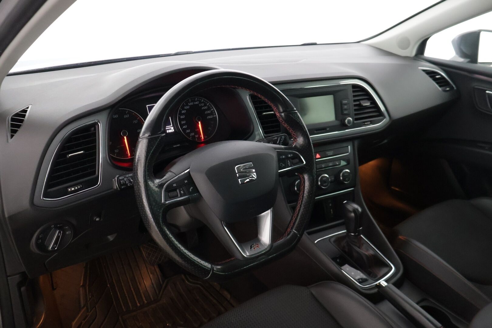 Seat Leon ST 2017 1,4 TSI 150 ACT FR DSG * Webasto / Vakkari / Tutkat / BT-audio * - Kahdet hyvät renkaat / Jakohihna vaihdettu! / Juuri katsastettu