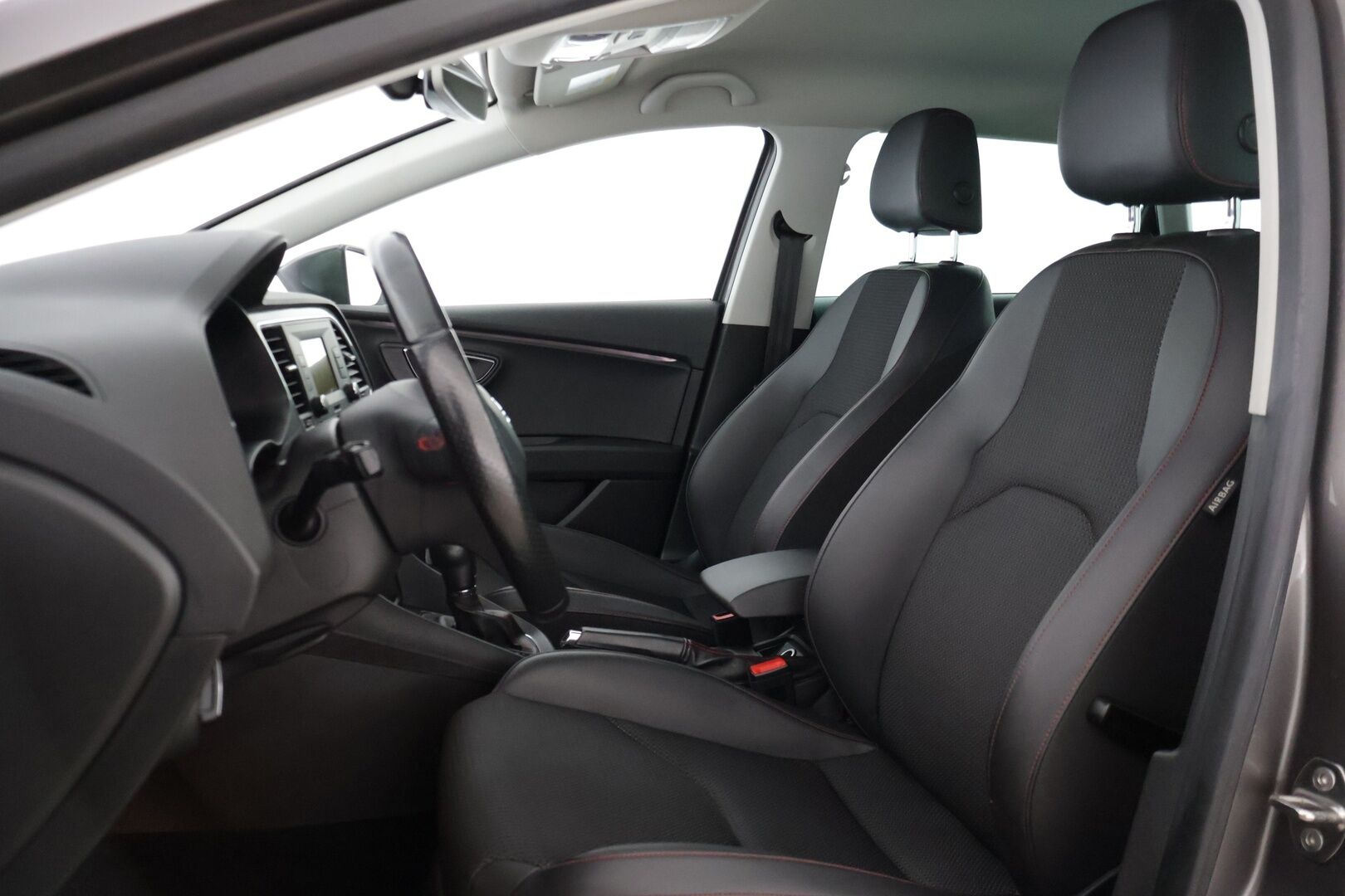 Seat Leon ST 2017 1,4 TSI 150 ACT FR DSG * Webasto / Vakkari / Tutkat / BT-audio * - Kahdet hyvät renkaat / Jakohihna vaihdettu! / Juuri katsastettu
