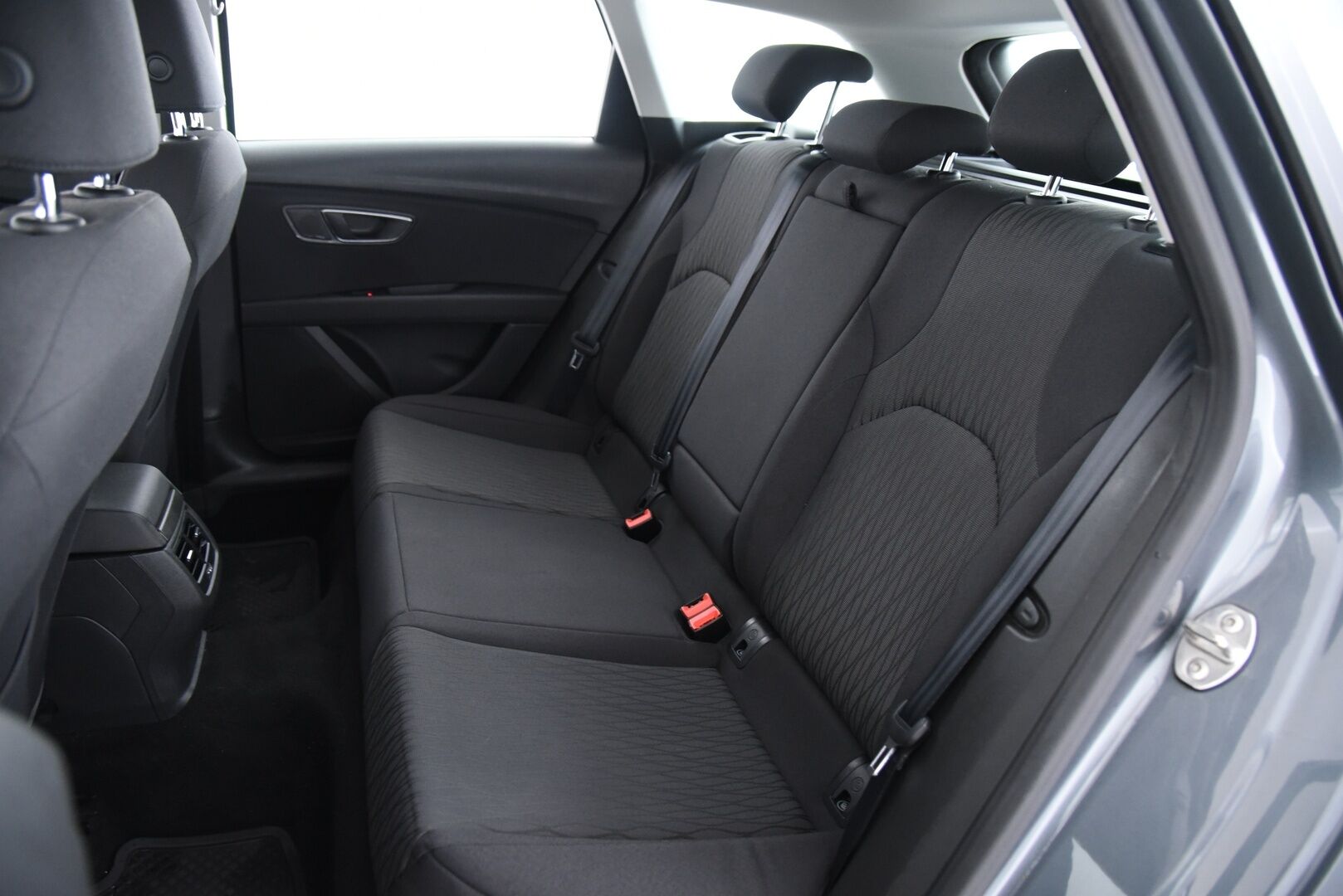 Seat Leon ST 2016 1,0 TSI 115 Ecomotive Style - Suomi-auto / Vakkari / Lohkolämmitin / P. Tutkat / 2x renkaat aluvantein! / Hihna vaihdettu & Hyvin huollettu