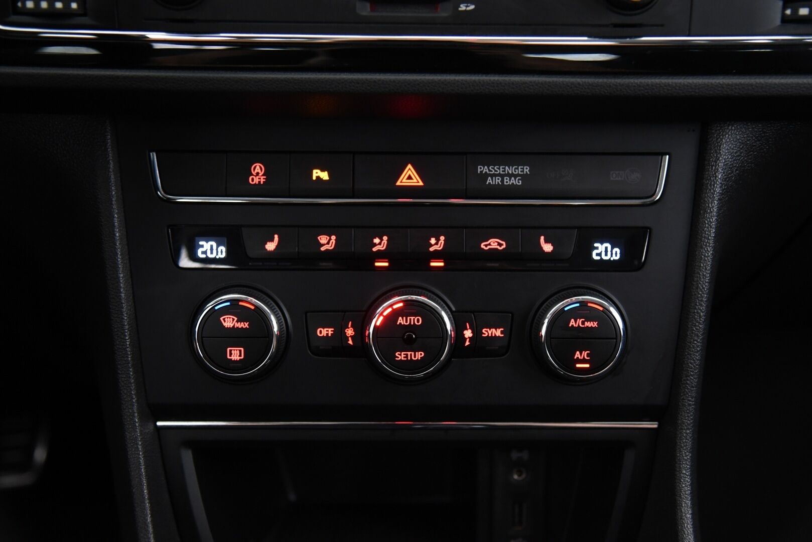 Seat Leon ST 2016 1,0 TSI 115 Ecomotive Style - Suomi-auto / Vakkari / Lohkolämmitin / P. Tutkat / 2x renkaat aluvantein! / Hihna vaihdettu & Hyvin huollettu