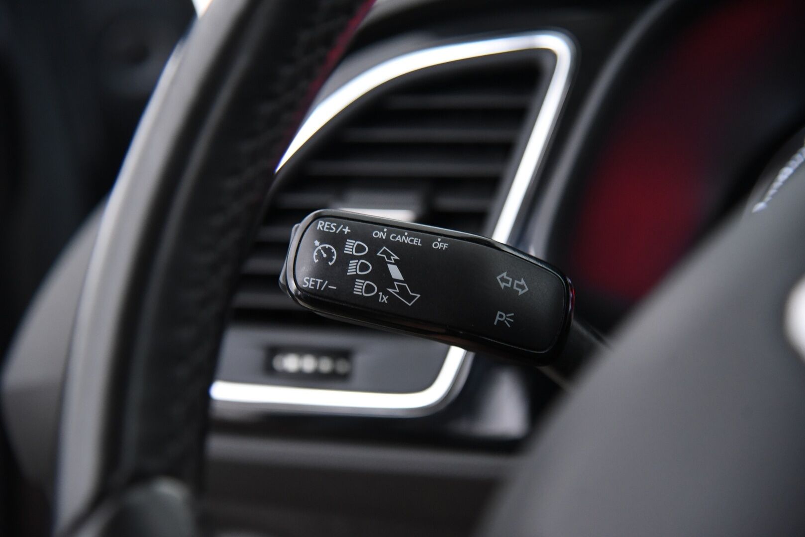Seat Leon ST 2016 1,0 TSI 115 Ecomotive Style - Suomi-auto / Vakkari / Lohkolämmitin / P. Tutkat / 2x renkaat aluvantein! / Hihna vaihdettu & Hyvin huollettu
