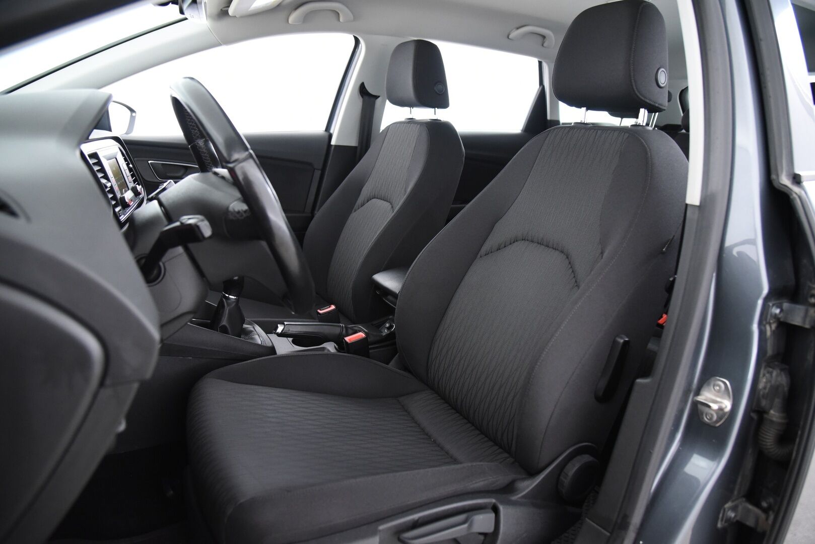 Seat Leon ST 2016 1,0 TSI 115 Ecomotive Style - Suomi-auto / Vakkari / Lohkolämmitin / P. Tutkat / 2x renkaat aluvantein! / Hihna vaihdettu & Hyvin huollettu