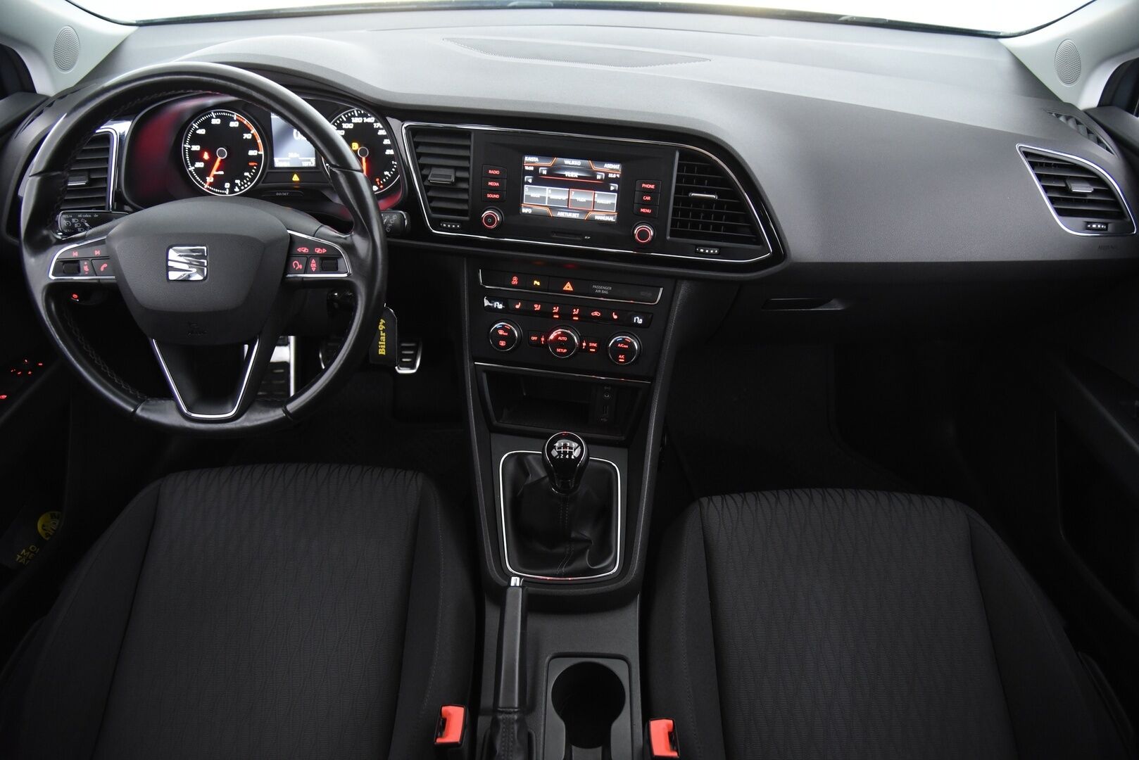 Seat Leon ST 2016 1,0 TSI 115 Ecomotive Style - Suomi-auto / Vakkari / Lohkolämmitin / P. Tutkat / 2x renkaat aluvantein! / Hihna vaihdettu & Hyvin huollettu