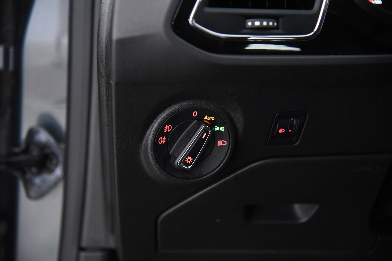 Seat Leon ST 2016 1,0 TSI 115 Ecomotive Style - Suomi-auto / Vakkari / Lohkolämmitin / P. Tutkat / 2x renkaat aluvantein! / Hihna vaihdettu & Hyvin huollettu