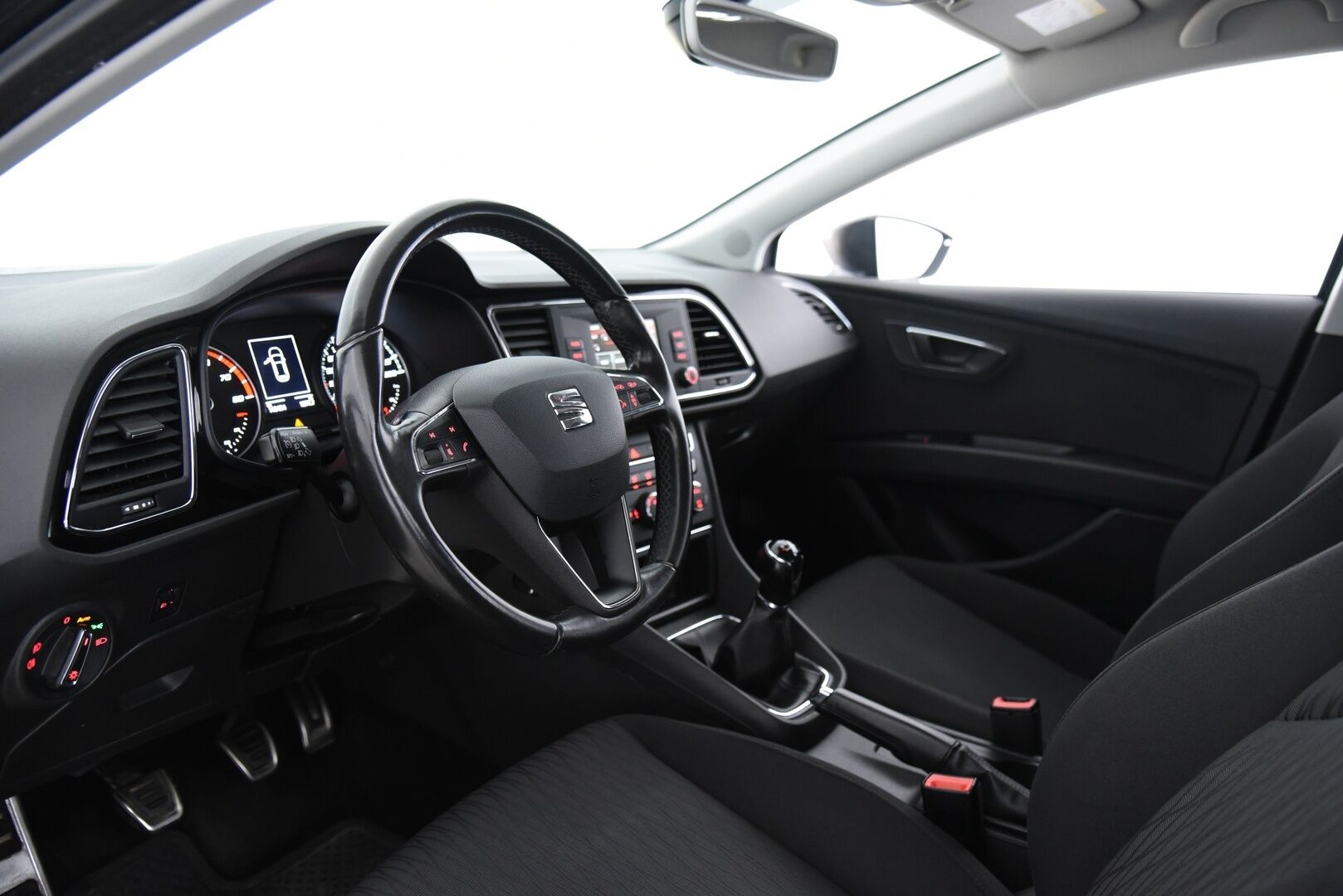Seat Leon ST 2016 1,0 TSI 115 Ecomotive Style - Suomi-auto / Vakkari / Lohkolämmitin / P. Tutkat / 2x renkaat aluvantein! / Hihna vaihdettu & Hyvin huollettu
