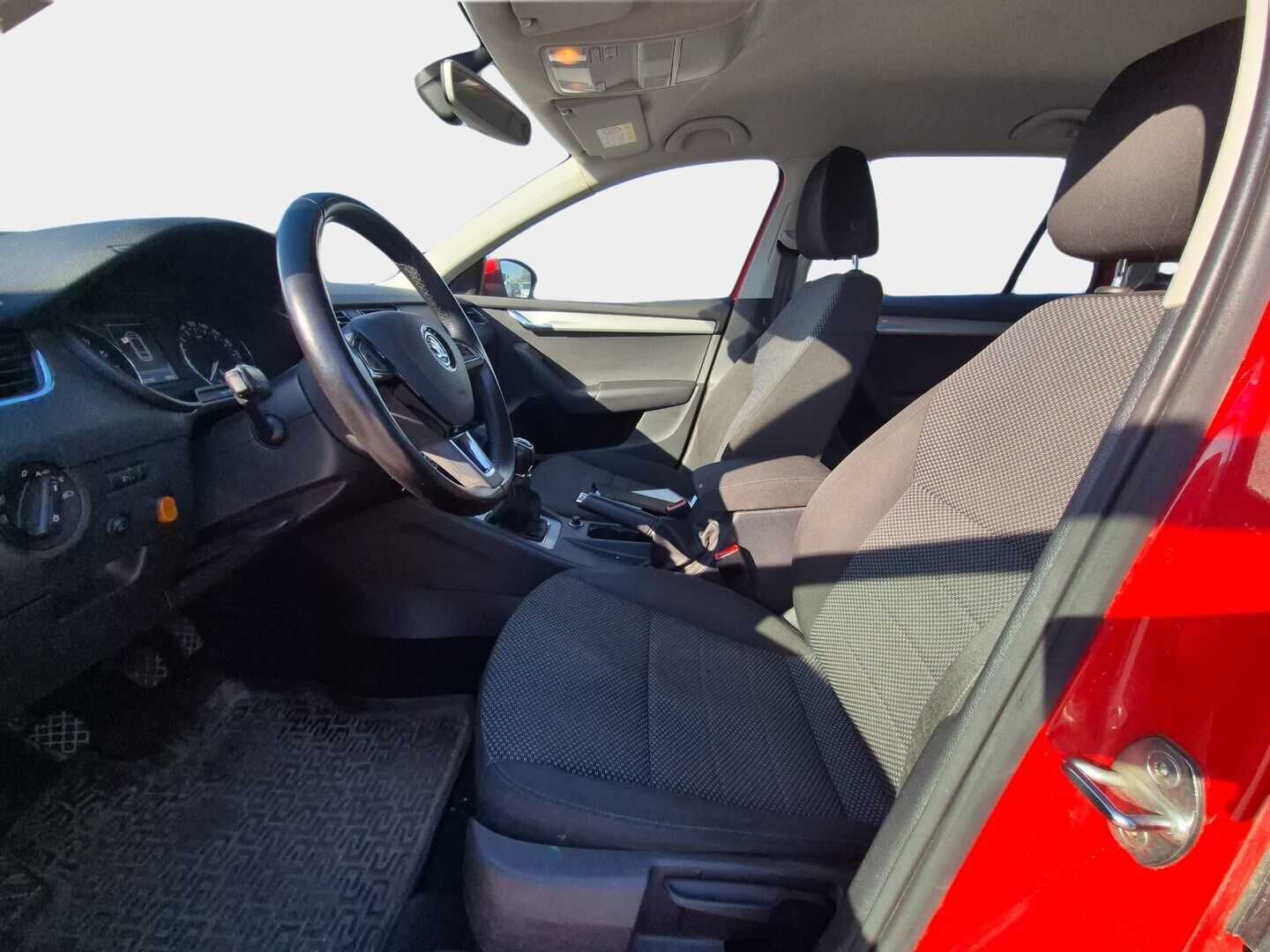 Skoda Octavia 2016 Combi 2,0 TDI 150 Ambition / Webasto / Vakkari / Koukku / P-tutka / Bluetooth - 2-om. Suomi-auto / Huoltokirja / 2x aluvanteet - HULLUT AVAJAISHULINAT KORKOTARJOUS 3,29 %