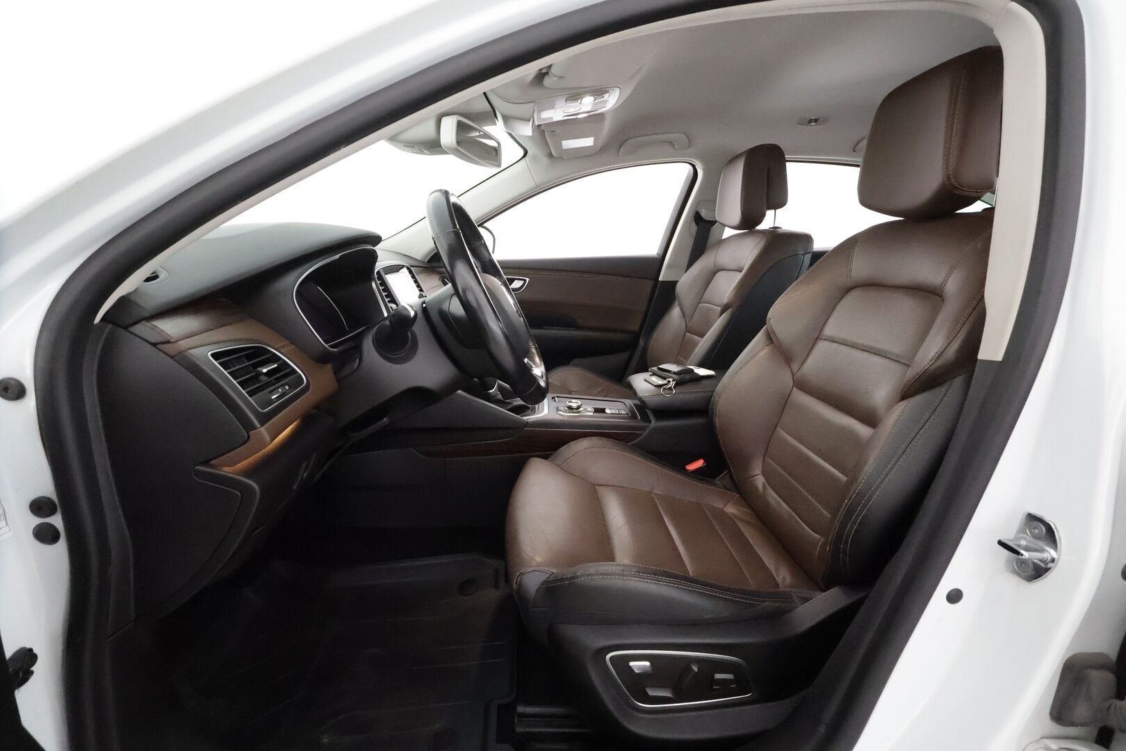 Renault Talisman 2017 Sedan TCe 200 EDC7 Intens **HUD / Adapt. vakkari / Keyless / Ilmastoidut penkit / Lohko / P.kamera** - Suomi-Auto / Blind Spot / Brake Assist / P-tutkat / Bluetooth 