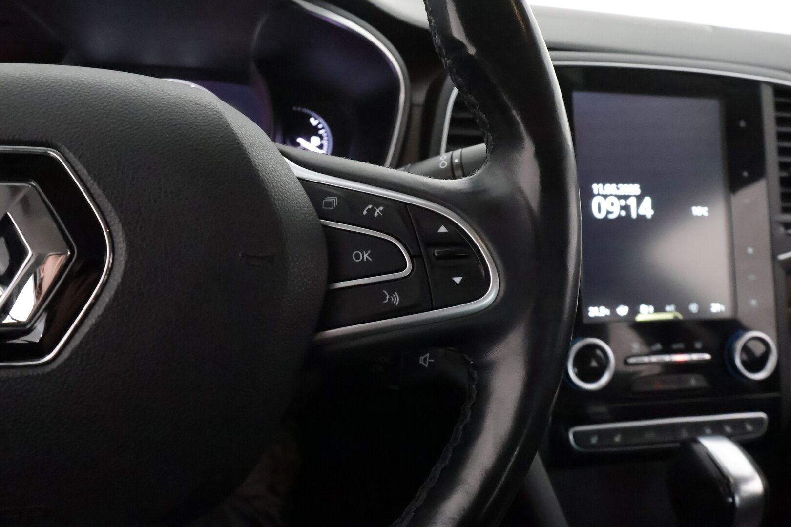 Renault Talisman 2017 Sedan TCe 200 EDC7 Intens **HUD / Adapt. vakkari / Keyless / Ilmastoidut penkit / Lohko / P.kamera** - Suomi-Auto / Blind Spot / Brake Assist / P-tutkat / Bluetooth 