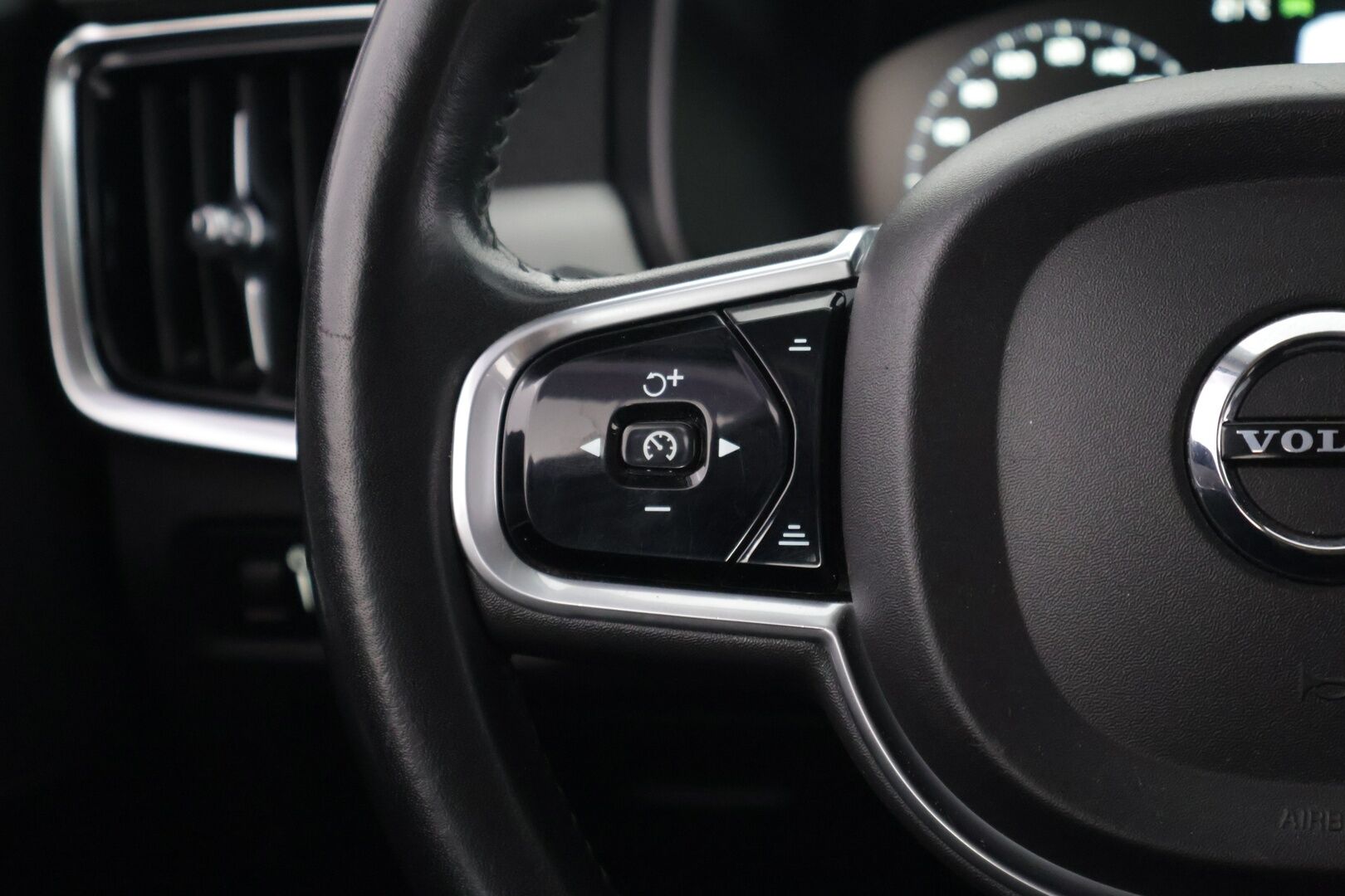 Volvo S90 2017 D4 Inscription aut *Näyttävä / Adapt. Vakkari / Webasto / Navi / Muistipenkit / Kaistavahti / 18&20" Vanteet!* - Komea yksilö / Särmä huoltohistoria / Sisäänajettu