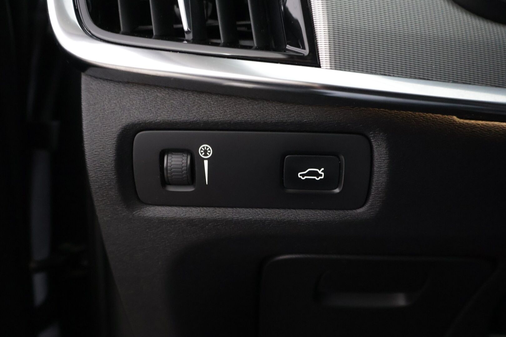 Volvo S90 2017 D4 Inscription aut *Näyttävä / Adapt. Vakkari / Webasto / Navi / Muistipenkit / Kaistavahti / 18&20" Vanteet!* - Komea yksilö / Särmä huoltohistoria / Sisäänajettu
