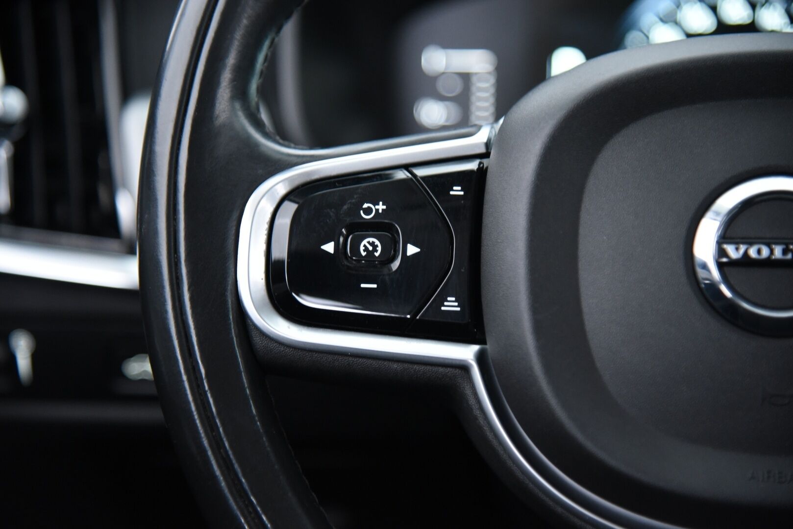 Volvo S90 2017 D4 Business aut / Adapt.Vakkari / Navi / PA-lisälämmitin / Vetokoukku / P-Tutkat / Keyless - 2-Omisteinen Suomi-Auto merkkiliikkeen huoltohistorialla!