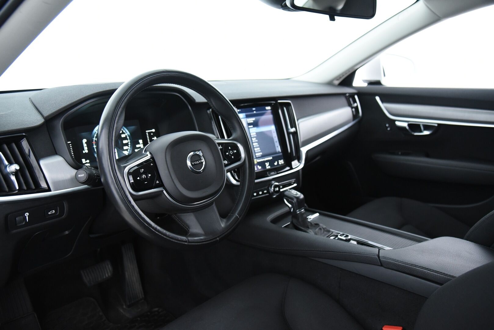 Volvo S90 2017 D4 Business aut / Adapt.Vakkari / Navi / PA-lisälämmitin / Vetokoukku / P-Tutkat / Keyless - 2-Omisteinen Suomi-Auto merkkiliikkeen huoltohistorialla!