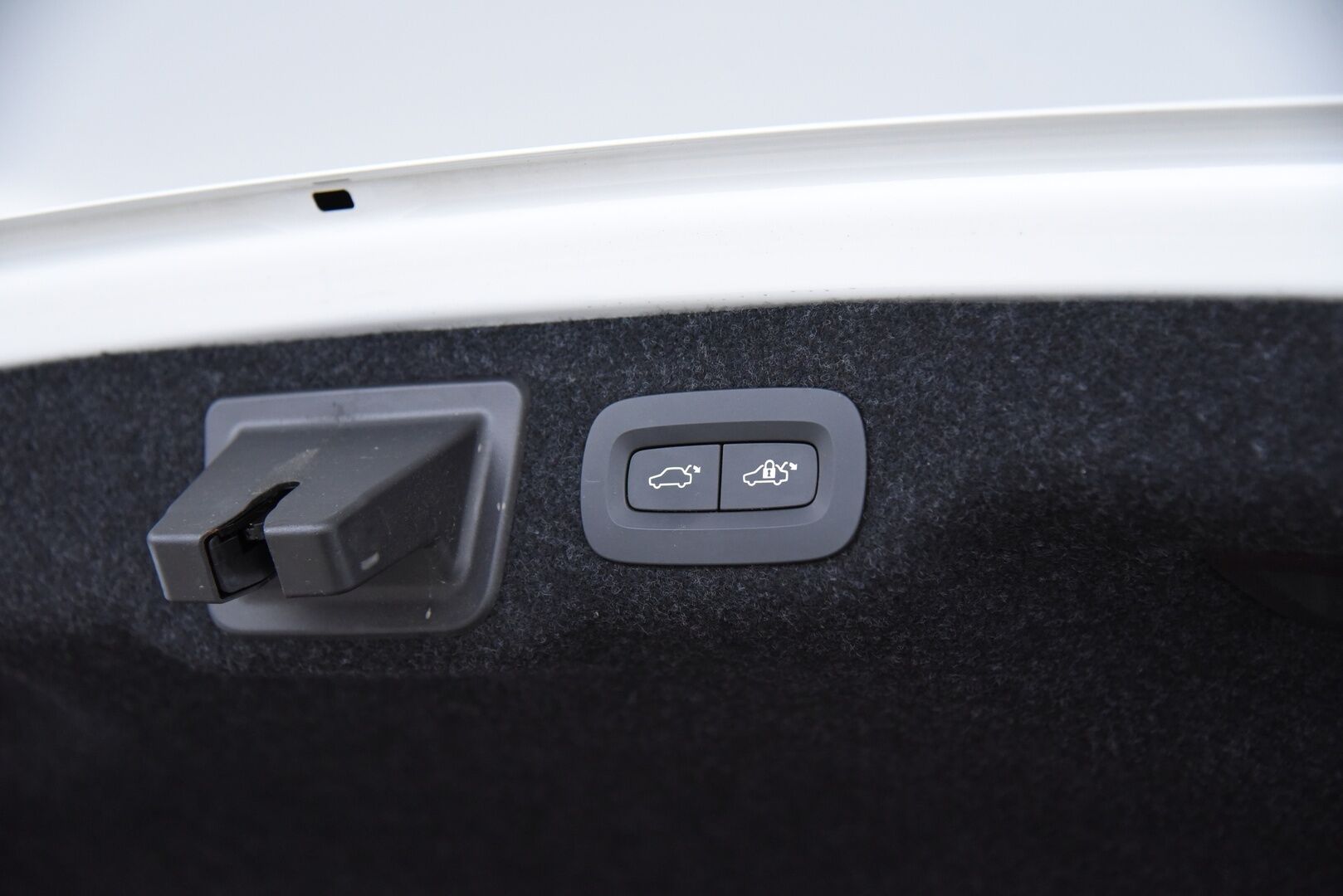 Volvo S90 2017 D4 Business aut / Adapt.Vakkari / Navi / PA-lisälämmitin / Vetokoukku / P-Tutkat / Keyless - 2-Omisteinen Suomi-Auto merkkiliikkeen huoltohistorialla!