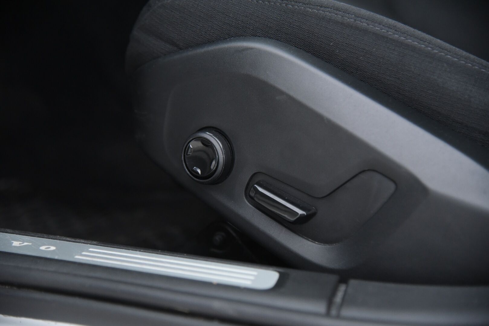 Volvo S90 2017 D4 Business aut / Adapt.Vakkari / Navi / PA-lisälämmitin / Vetokoukku / P-Tutkat / Keyless - 2-Omisteinen Suomi-Auto merkkiliikkeen huoltohistorialla!