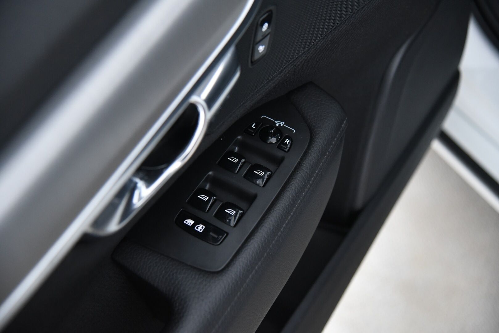 Volvo S90 2017 D4 Business aut / Adapt.Vakkari / Navi / PA-lisälämmitin / Vetokoukku / P-Tutkat / Keyless - 2-Omisteinen Suomi-Auto merkkiliikkeen huoltohistorialla!