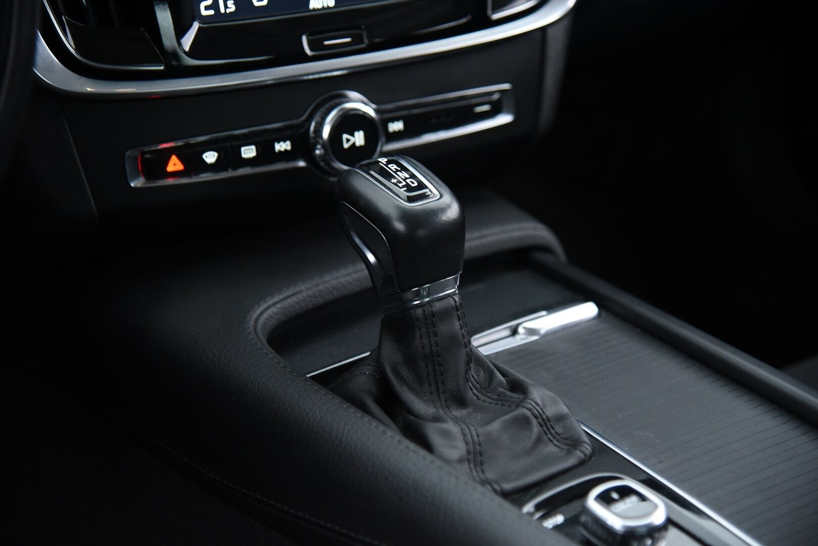 Volvo S90 2017 D4 Business aut / Adapt.Vakkari / Navi / PA-lisälämmitin / Vetokoukku / P-Tutkat / Keyless - 2-Omisteinen Suomi-Auto merkkiliikkeen huoltohistorialla!