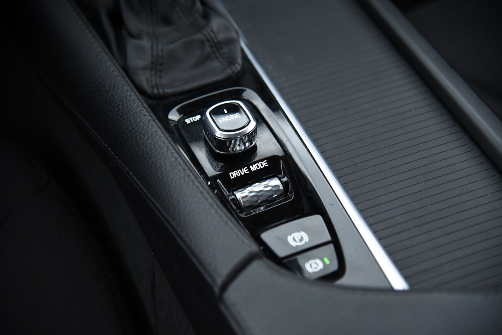 Volvo S90 2017 D4 Business aut / Adapt.Vakkari / Navi / PA-lisälämmitin / Vetokoukku / P-Tutkat / Keyless - 2-Omisteinen Suomi-Auto merkkiliikkeen huoltohistorialla!