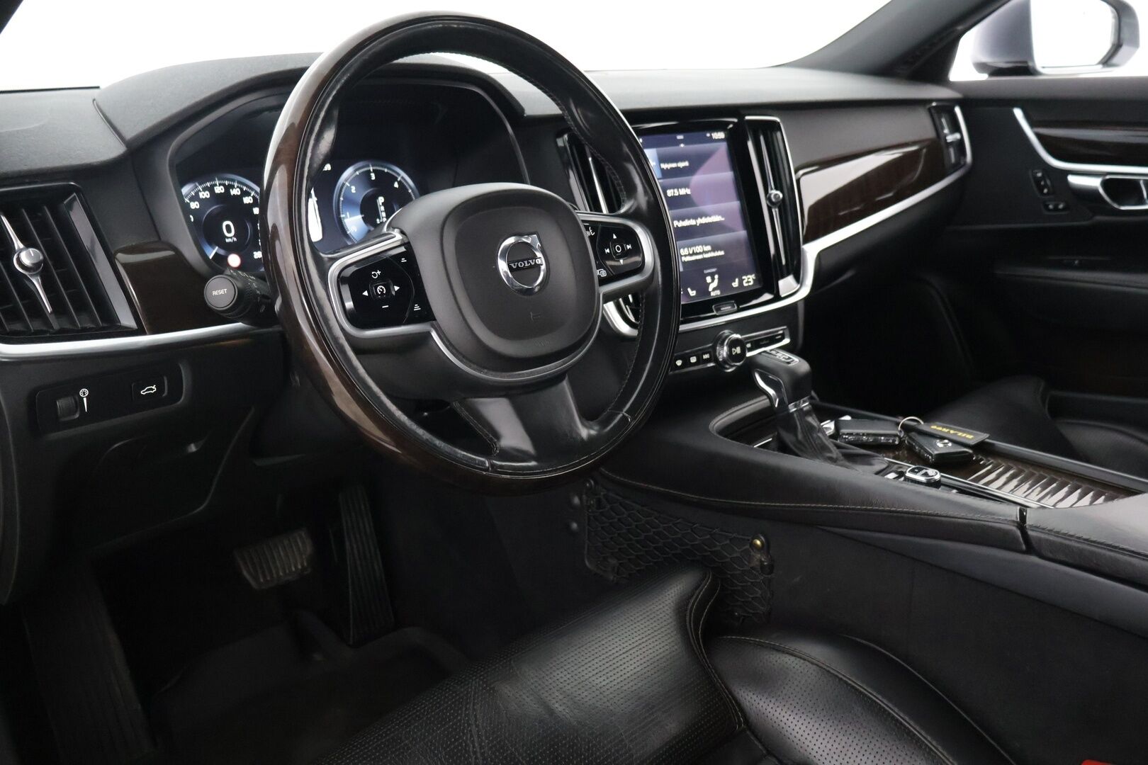 Volvo S90 2016 **YritysOutlet - Myydään vain yrityksille - Kahdet renkaat, Hyvät varusteet, Hyvä huoltohistoria.