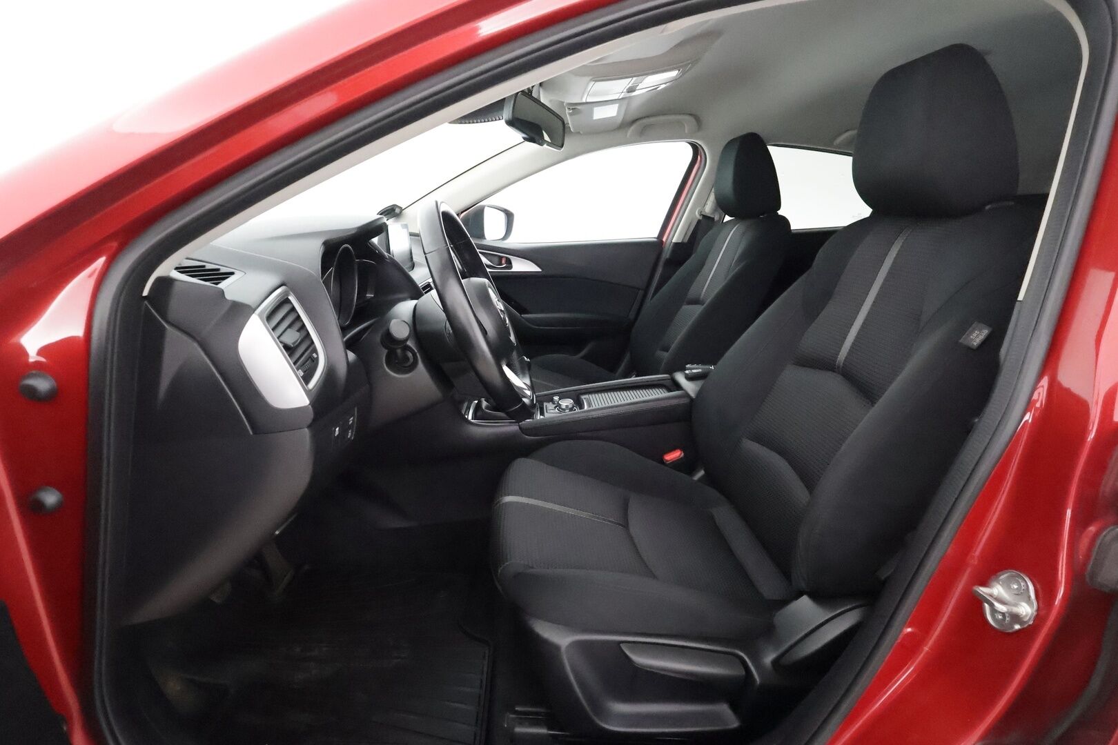Mazda 3 2017 5HB 2,0 (120) SKYACTIV-G Premium Plus 6MT 5ov BV2 - Suomi-auto / Xenon / P. Tutka / Sisätilanlämmitin / Aut. Ilmastointi / 2x Avain / 2x Renkaat / 
