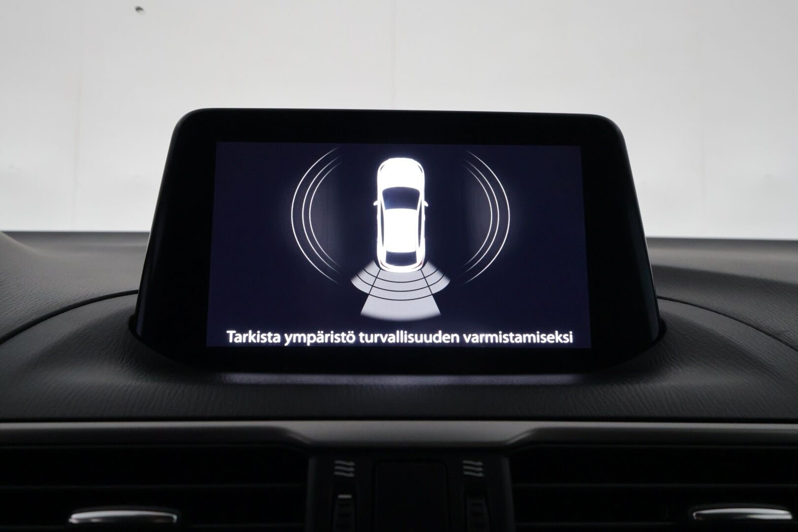 Mazda 3 2017 5HB 2,0 (120) SKYACTIV-G Premium Plus 6MT 5ov BV2 - Suomi-auto / Xenon / P. Tutka / Sisätilanlämmitin / Aut. Ilmastointi / 2x Avain / 2x Renkaat / 