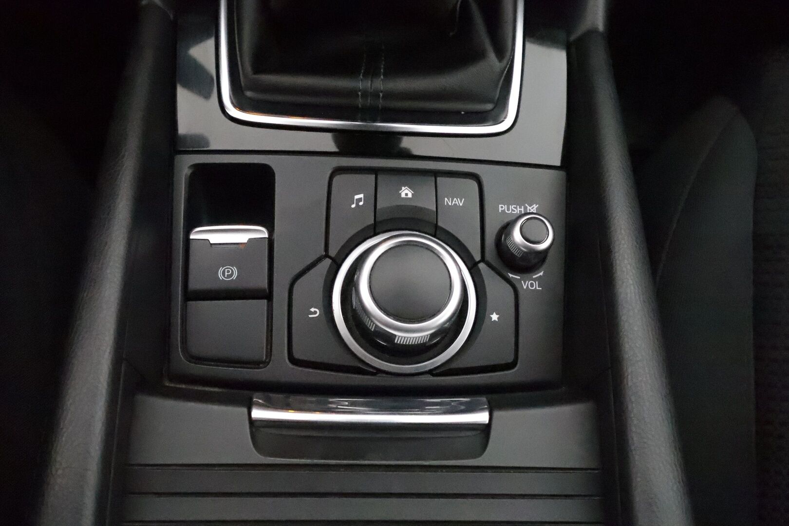 Mazda 3 2017 5HB 2,0 (120) SKYACTIV-G Premium Plus 6MT 5ov BV2 - Suomi-auto / Xenon / P. Tutka / Sisätilanlämmitin / Aut. Ilmastointi / 2x Avain / 2x Renkaat / 