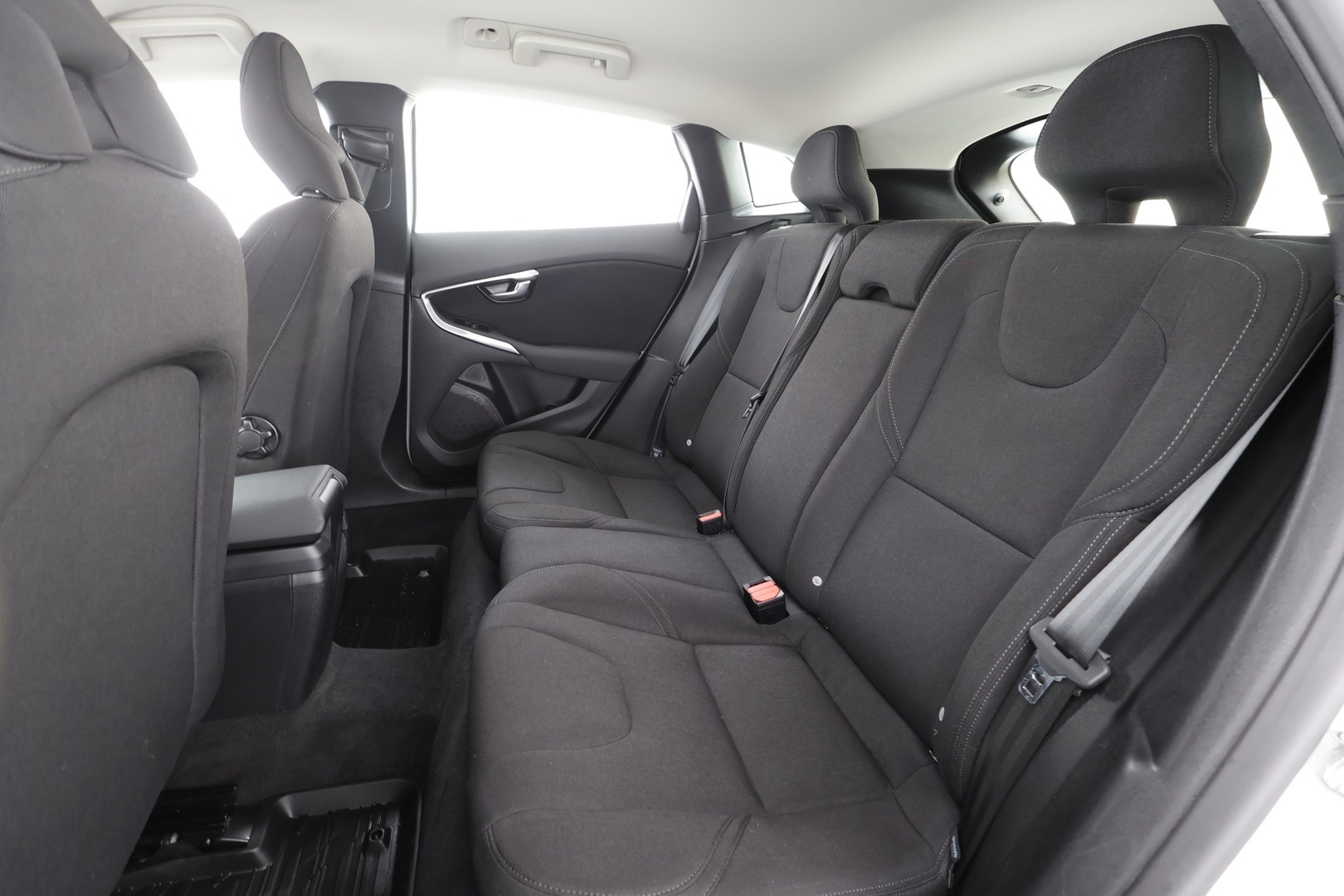 Volvo V40 2017 D2 Business aut * Webasto / P.Kamera / Full-LED / Vakkari / Bluetooth * - Suomi-auto / Merkkihuollot / Kahdet renkaat aluvanteilla - HULLUT AVAJAISHULINAT KORKOTARJOUS 3,29 %