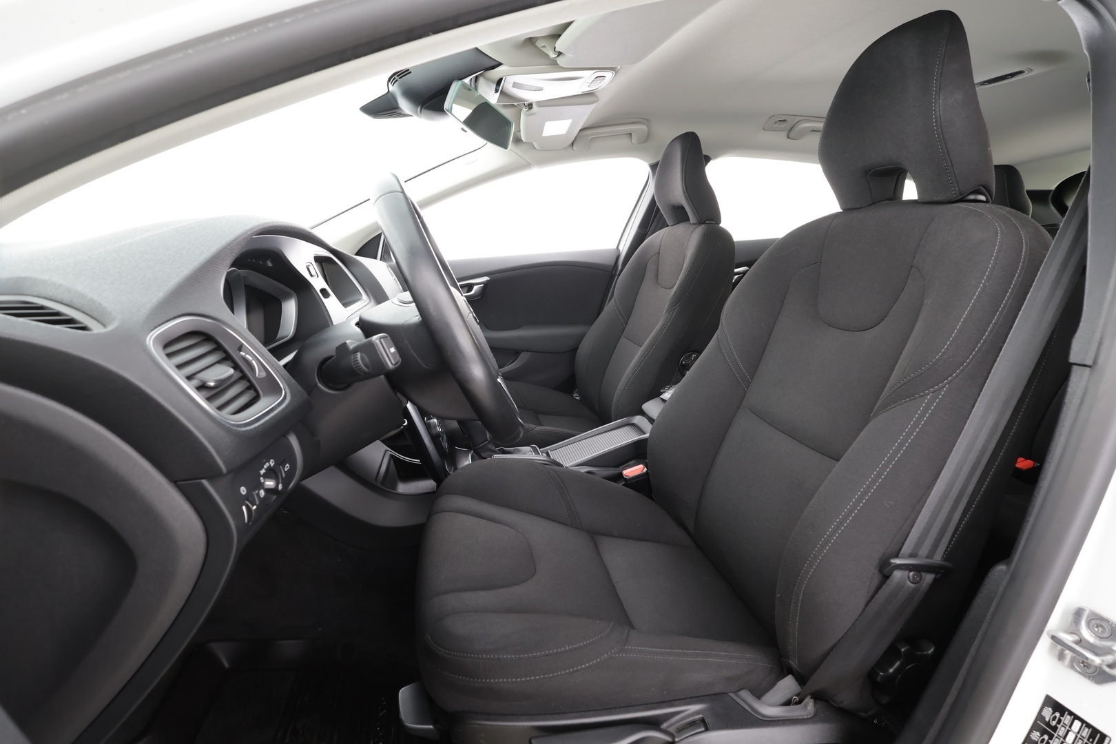 Volvo V40 2017 D2 Business aut * Webasto / P.Kamera / Full-LED / Vakkari / Bluetooth * - Suomi-auto / Merkkihuollot / Kahdet renkaat aluvanteilla - HULLUT AVAJAISHULINAT KORKOTARJOUS 3,29 %