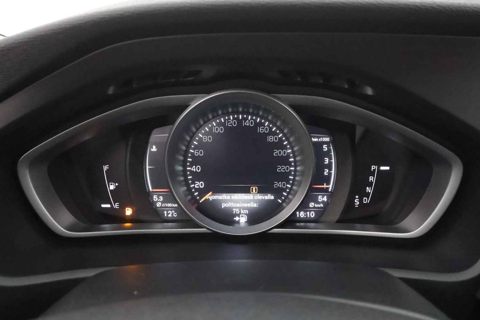 Volvo V40 2017 D2 Business aut * Webasto / P.Kamera / Full-LED / Vakkari / Bluetooth * - Suomi-auto / Merkkihuollot / Kahdet renkaat aluvanteilla - HULLUT AVAJAISHULINAT KORKOTARJOUS 3,29 %