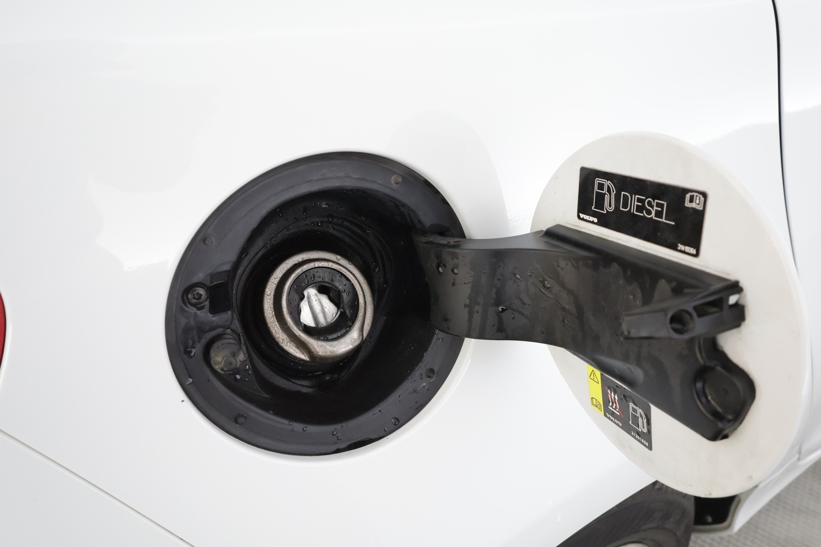 Volvo V40 2017 D2 Business aut * Webasto / P.Kamera / Full-LED / Vakkari / Bluetooth * - Suomi-auto / Merkkihuollot / Kahdet renkaat aluvanteilla - HULLUT AVAJAISHULINAT KORKOTARJOUS 3,29 %