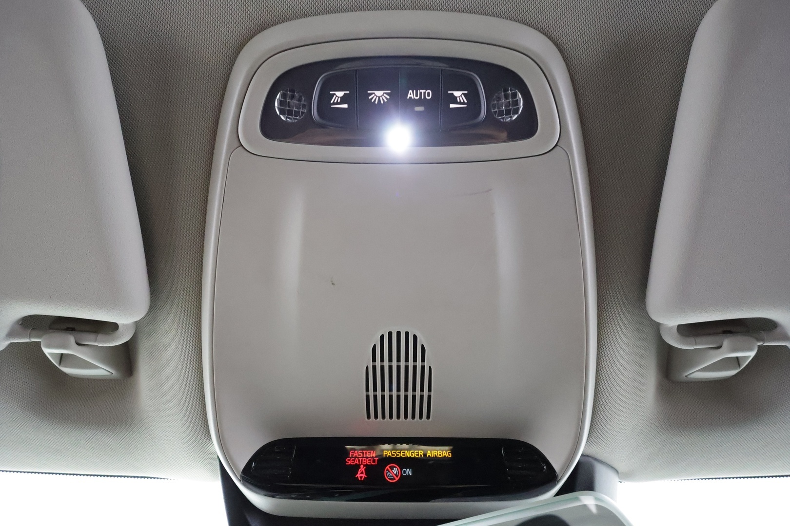 Volvo V40 2017 D2 Business aut * Webasto / P.Kamera / Full-LED / Vakkari / Bluetooth * - Suomi-auto / Merkkihuollot / Kahdet renkaat aluvanteilla - HULLUT AVAJAISHULINAT KORKOTARJOUS 3,29 %