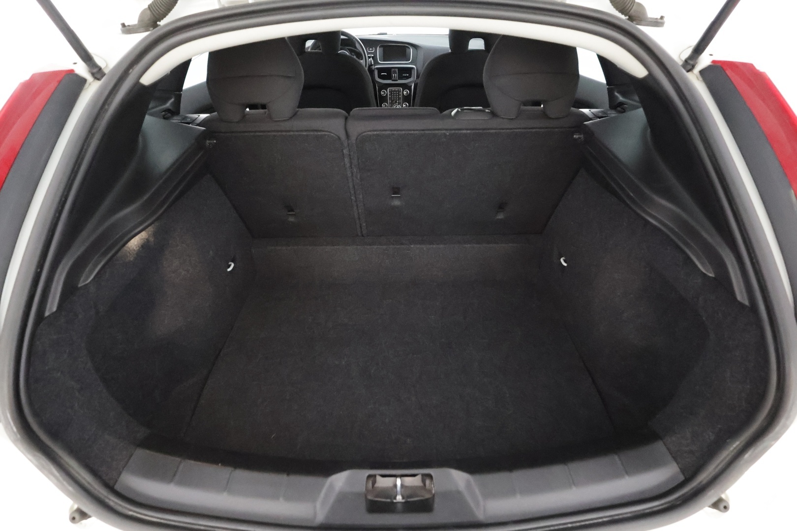 Volvo V40 2017 D2 Business aut * Webasto / P.Kamera / Full-LED / Vakkari / Bluetooth * - Suomi-auto / Merkkihuollot / Kahdet renkaat aluvanteilla - HULLUT AVAJAISHULINAT KORKOTARJOUS 3,29 %