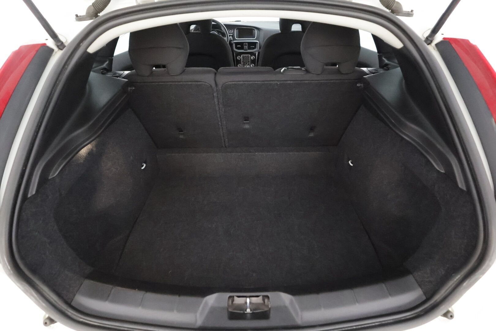 Volvo V40 2017 D2 Business aut * Webasto / P.Kamera / Full-LED / Vakkari / Bluetooth * - Suomi-auto / Merkkihuollot / Kahdet renkaat aluvanteilla - HULLUT AVAJAISHULINAT KORKOTARJOUS 3,29 %