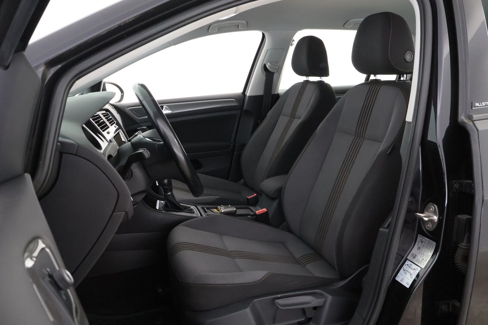 Volkswagen Golf 2017 Variant Allstar 1,2 TSI 81 kW (110 hv) DSG-automaatti * Webasto / Vakkari / Peruutustutkat / Xenon / Kaarrevalot - 2x Renkaat / Juuri tullut Tampereelle!