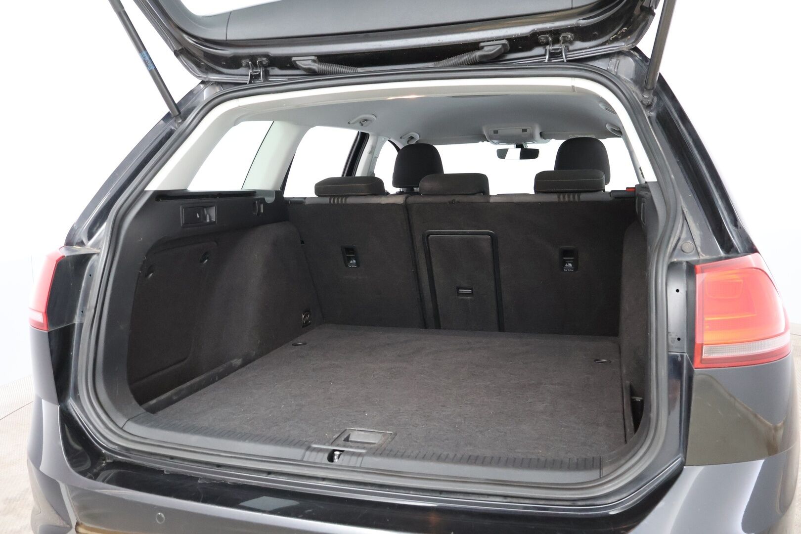 Volkswagen Golf 2017 Variant Allstar 1,2 TSI 81 kW (110 hv) DSG-automaatti * Webasto / Vakkari / Peruutustutkat / Xenon / Kaarrevalot - 2x Renkaat / Juuri tullut Tampereelle!