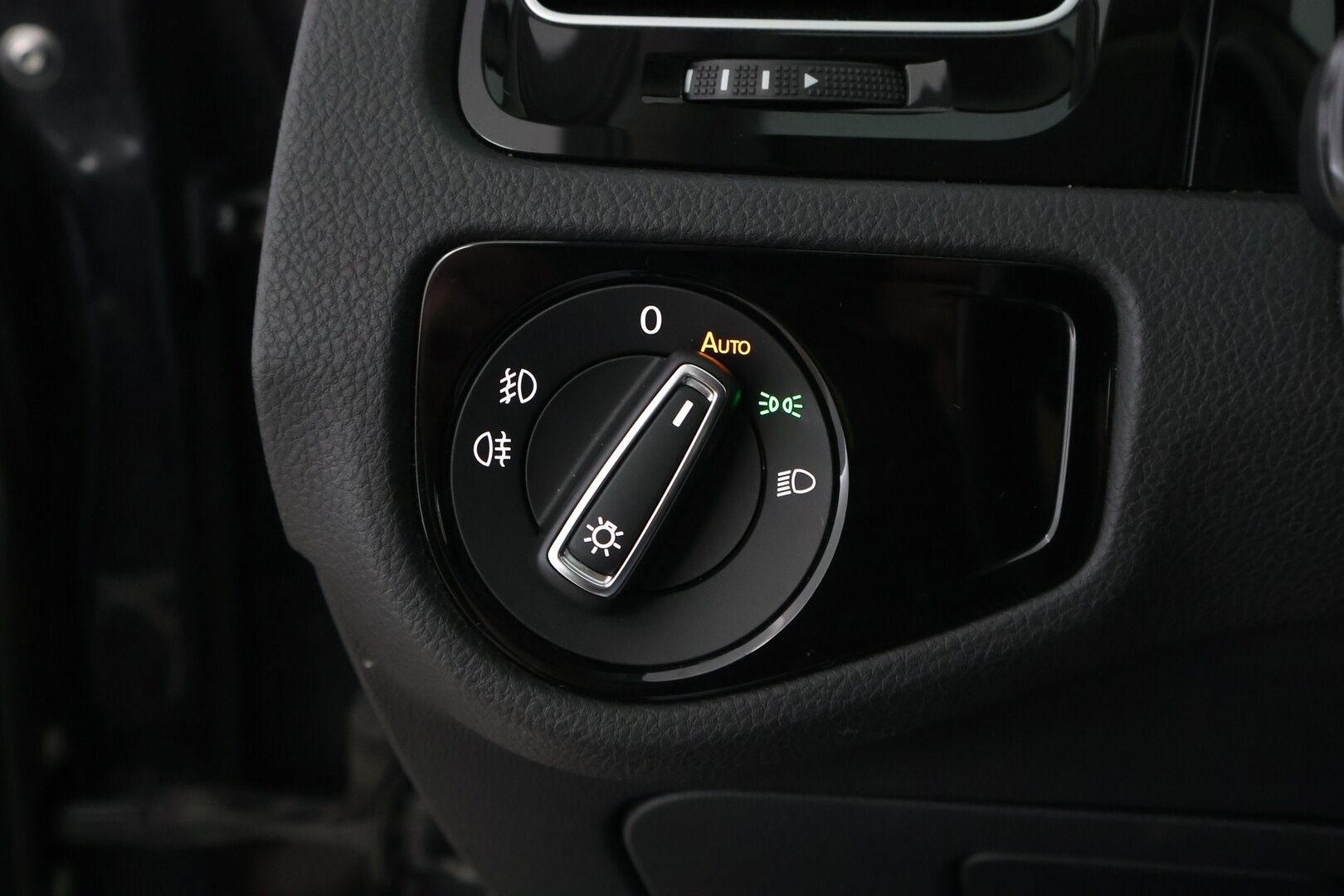 Volkswagen Golf 2017 Variant Allstar 1,2 TSI 81 kW (110 hv) DSG-automaatti * Webasto / Vakkari / Peruutustutkat / Xenon / Kaarrevalot - 2x Renkaat / Juuri tullut Tampereelle!