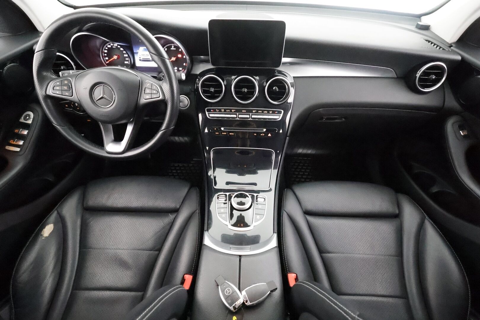 Mercedes-Benz GLC 2017 220 d Coupé 4Matic A Premium Business - | Distronic Pro | Webasto | Koukku | ILS-LED | Sporttinahat | P.kamera ja tutkat | Bluetooth | Hätäjarrutusavustin | 2x renkaat aluin | Suomiauto | 
