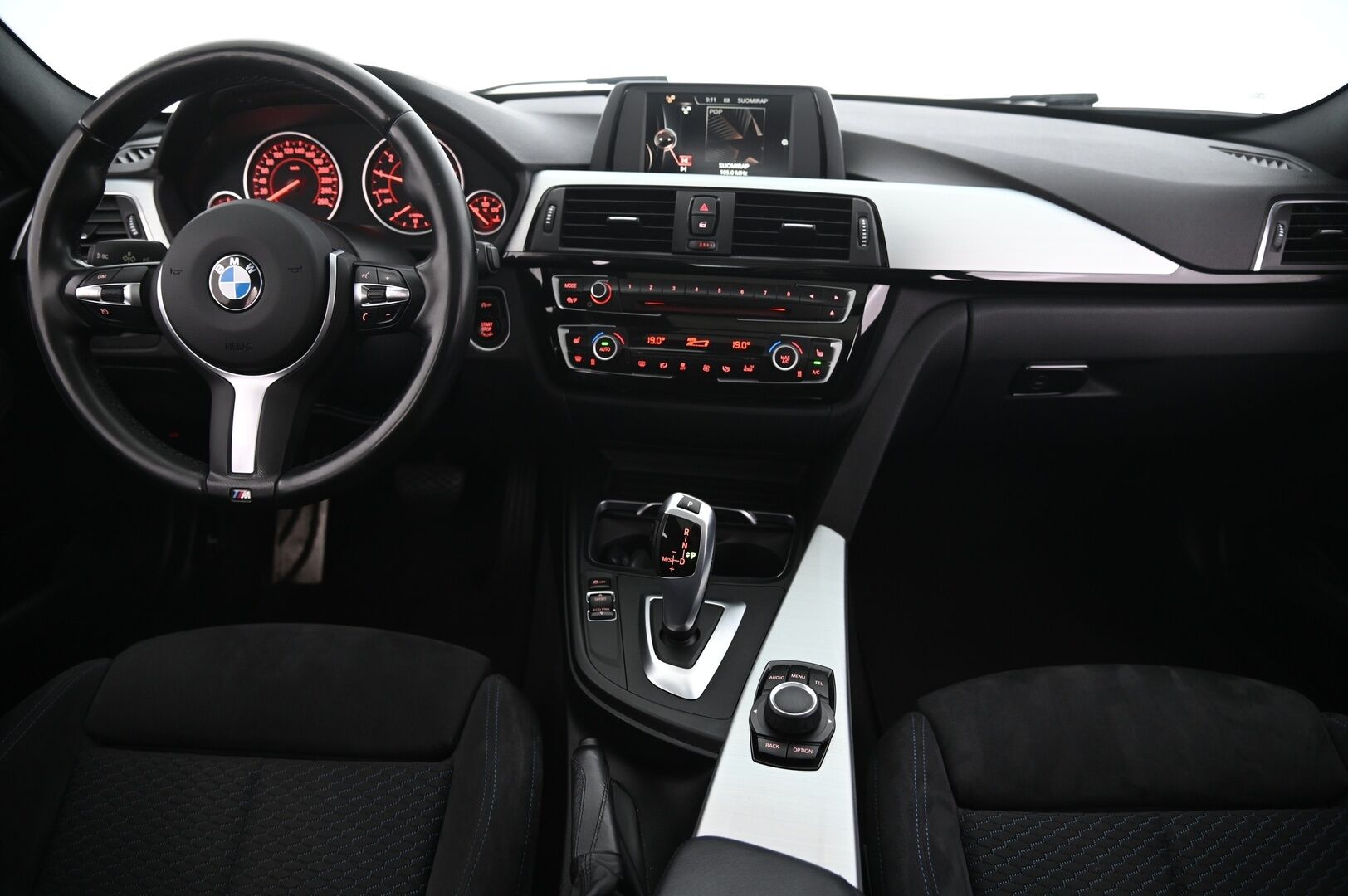 BMW 320 2017 F31 Touring 320i A Business LCI M-Sport Edition - Harman&Kardon | Panorama | Alcantara | Taittuva Koukku | B48 | Sportti penkit | Shadow Line