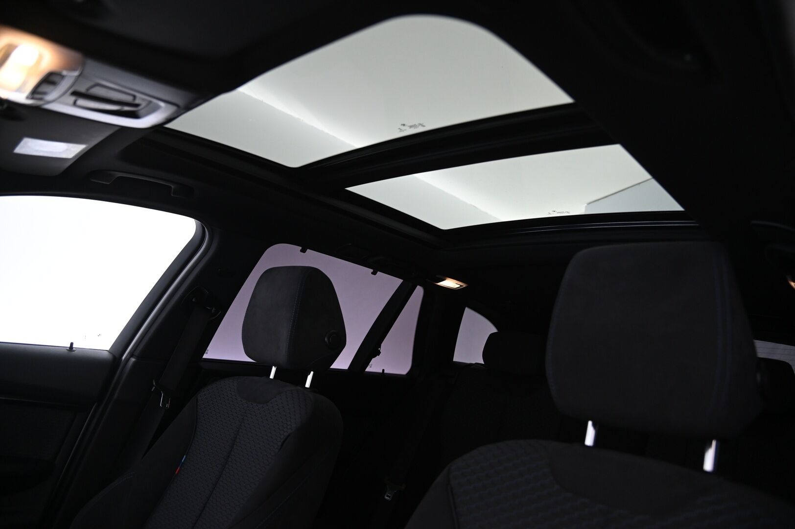 BMW 320 2017 F31 Touring 320i A Business LCI M-Sport Edition - Harman&Kardon | Panorama | Alcantara | Taittuva Koukku | B48 | Sportti penkit | Shadow Line