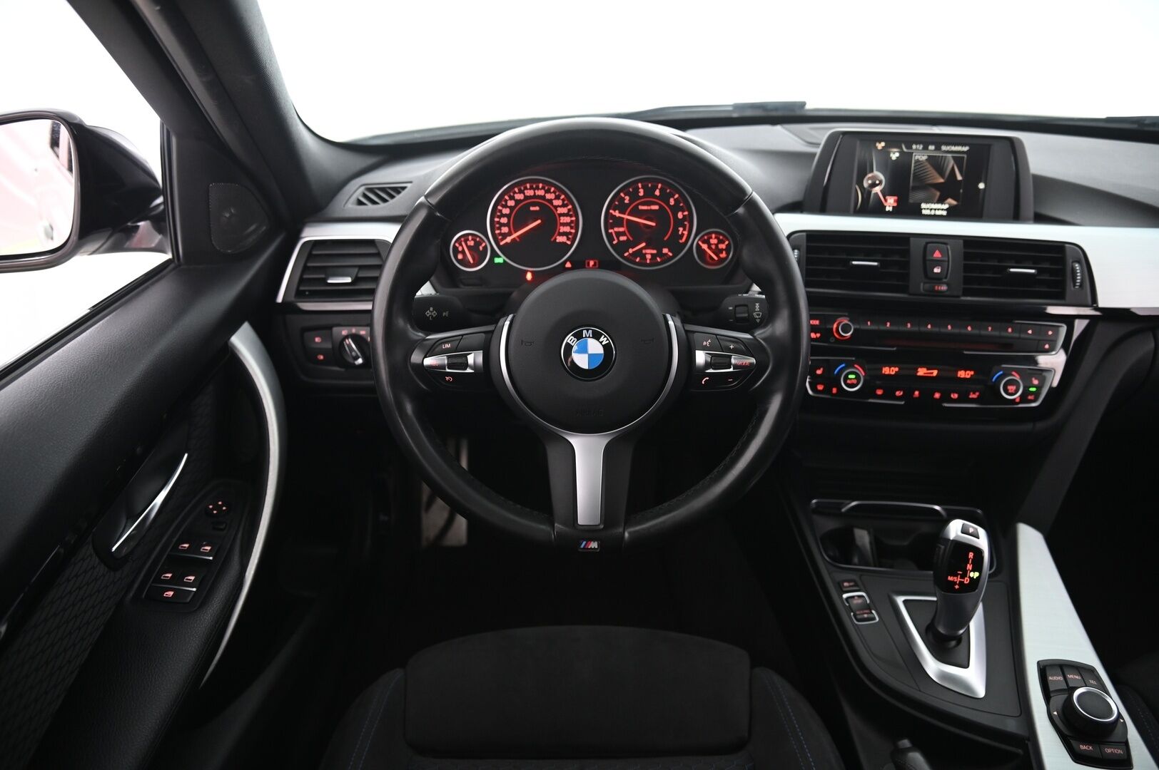BMW 320 2017 F31 Touring 320i A Business LCI M-Sport Edition - Harman&Kardon | Panorama | Alcantara | Taittuva Koukku | B48 | Sportti penkit | Shadow Line