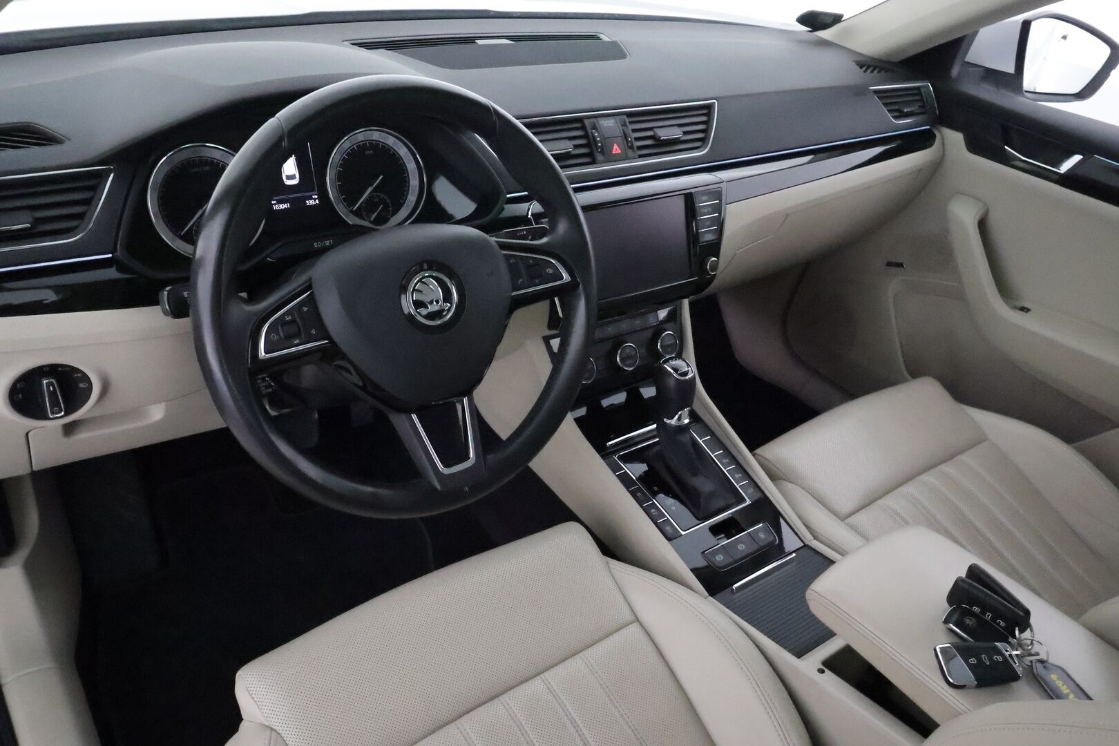 Skoda Superb 2017 Combi 2,0 TSI 280 4x4 L&K DSG *ACC / Webasto / Panorama / Muistipenkki / Ilmastoidut nahat / Navi / P.tutkat / Canton* - Suomi-auto / Kahdet renkaat aluvanteilla