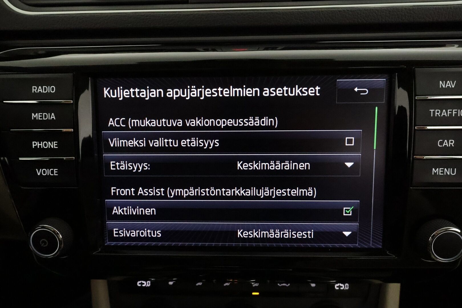 Skoda Superb 2017 Combi 2,0 TSI 280 4x4 L&K DSG *ACC / Webasto / Panorama / Muistipenkki / Ilmastoidut nahat / Navi / P.tutkat / Canton* - Suomi-auto / Kahdet renkaat aluvanteilla