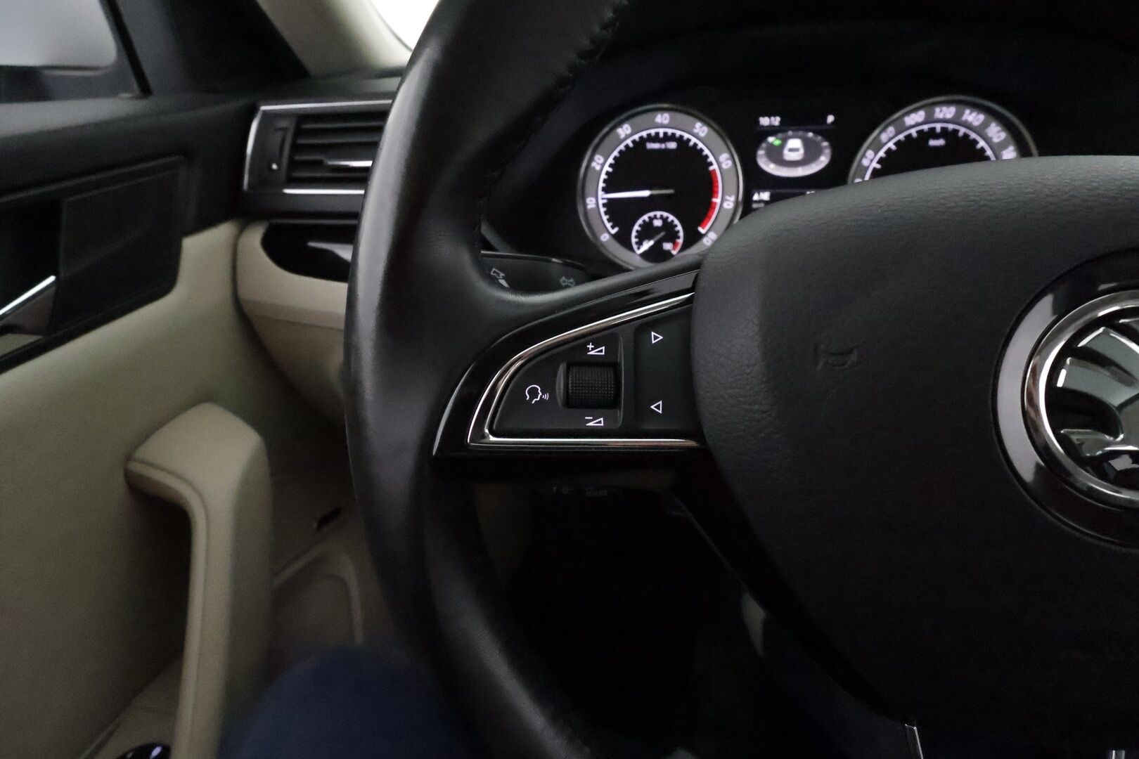 Skoda Superb 2017 Combi 2,0 TSI 280 4x4 L&K DSG *ACC / Webasto / Panorama / Muistipenkki / Ilmastoidut nahat / Navi / P.tutkat / Canton* - Suomi-auto / Kahdet renkaat aluvanteilla