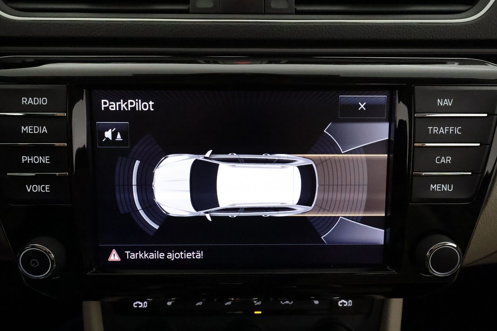 Skoda Superb 2017 Combi 2,0 TSI 280 4x4 L&K DSG *ACC / Webasto / Panorama / Muistipenkki / Ilmastoidut nahat / Navi / P.tutkat / Canton* - Suomi-auto / Kahdet renkaat aluvanteilla